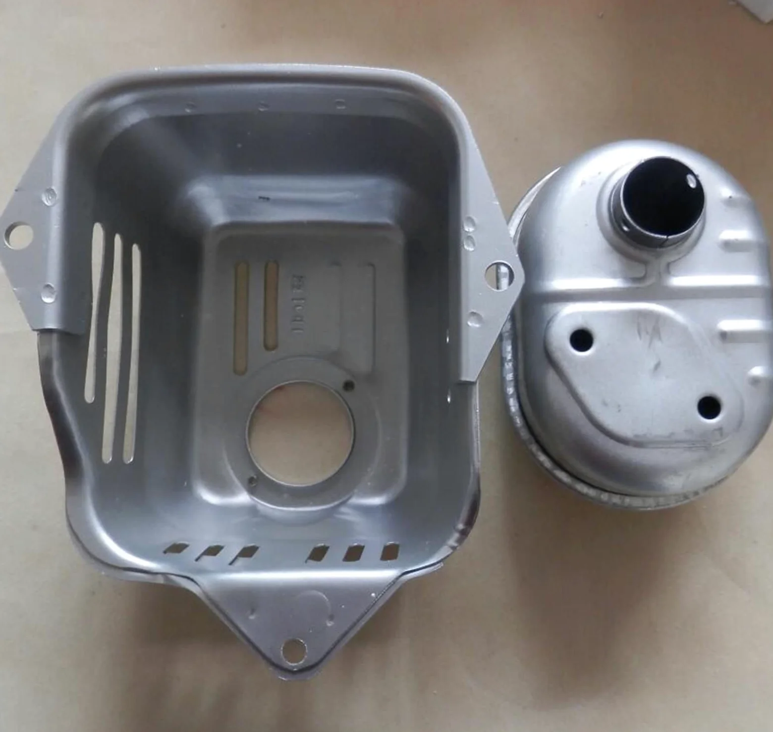 IWBR EL ENSAMBLAJE DE LA CUBIERTA Y EL SILENCIADOR DE ESCAPE GX100 SE ADAPTA A GX100U 98CC OHC PROTECTOR DE MOTOR DE 4 TIEMPOS TAMPER TAMPER HIELD (Color : MUFFLER AND COVER)