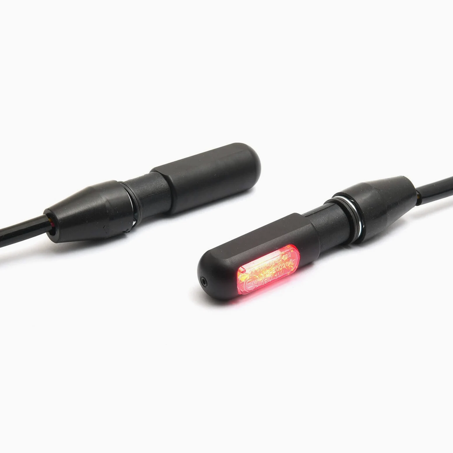 Mini LED 3 en 1 intermitente luz trasera luz de freno de aluminio homologación E negro corto M8 motocicleta Racer Chopper Cruiser moderno clásico con cubierta de goma
