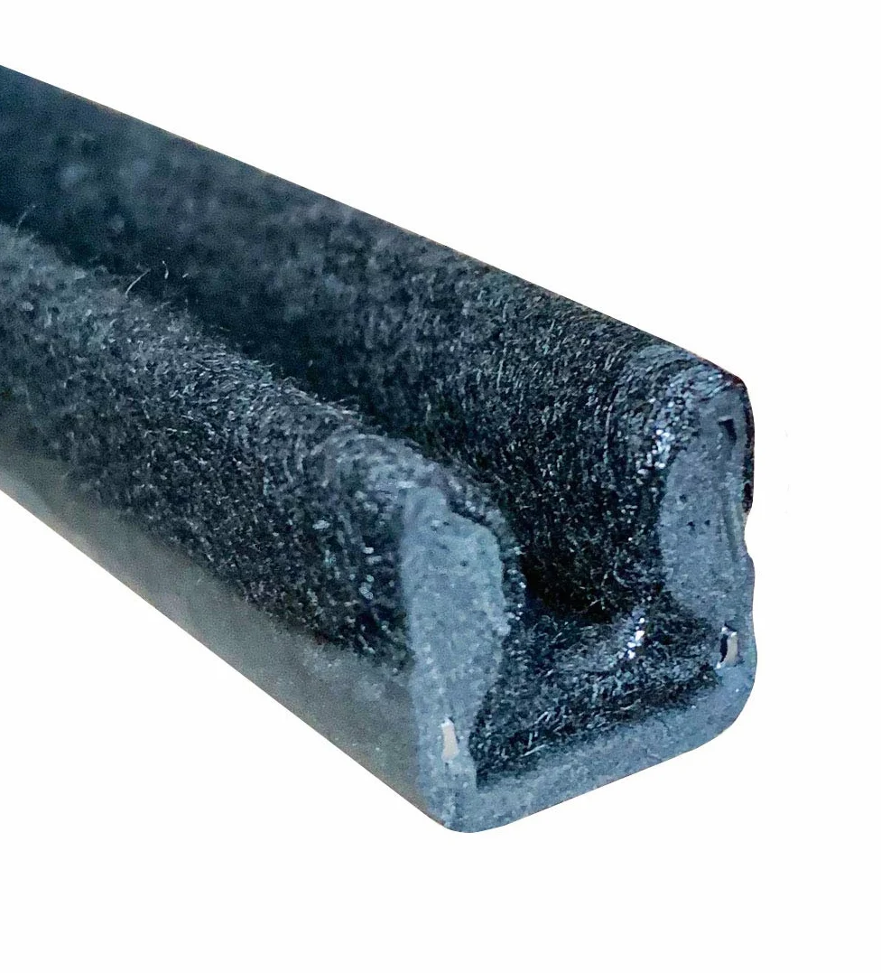 Guía flocada universal 5m para cristal ADAPTABLE SEAT-RENAULT-SUZUKI SANTANA…, sectores automoción, naval, agrícola e industria general. para grueso de cristal de 4-5 mm