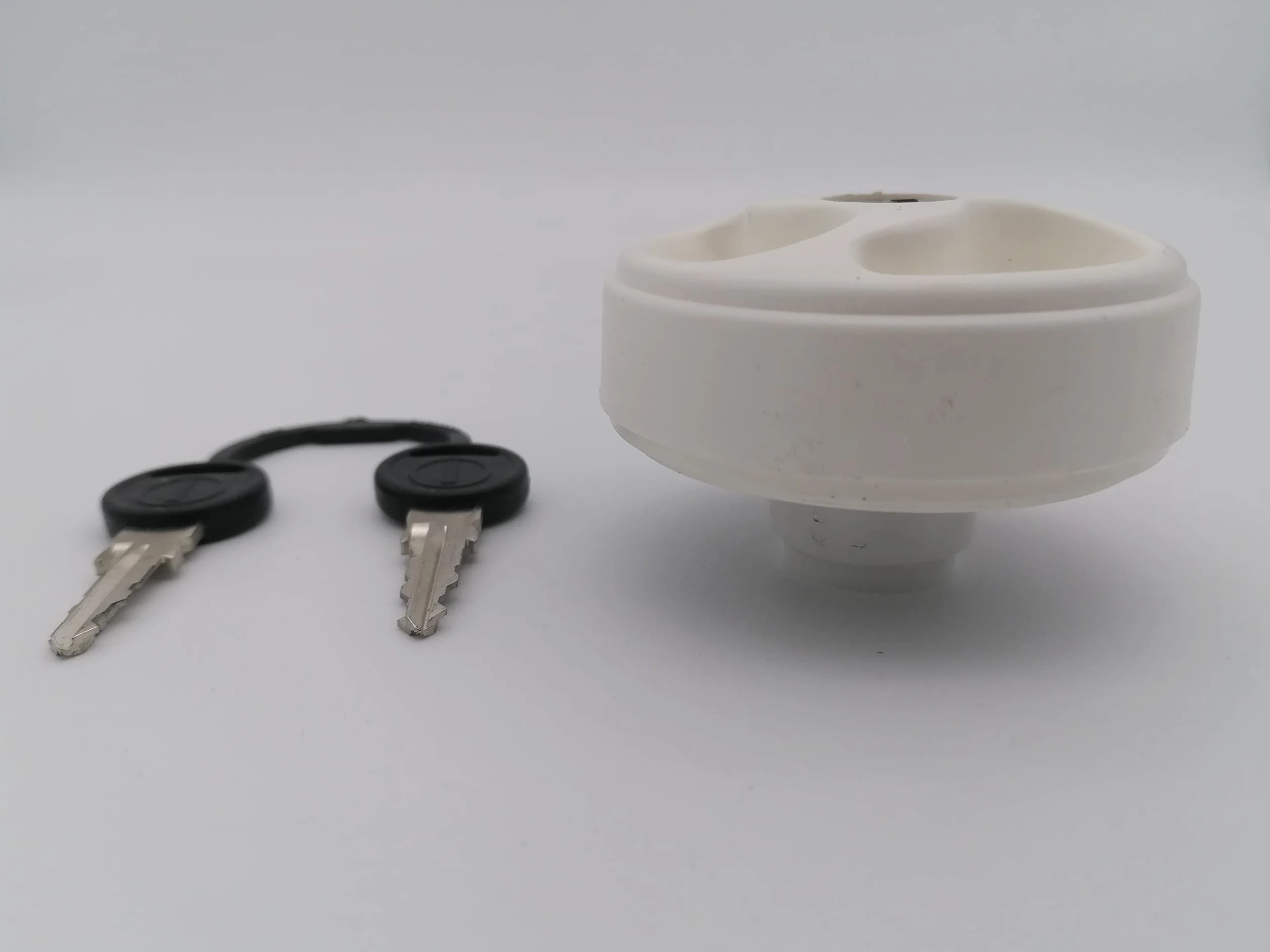 CR-MOESANCO® Tapa Blanca de Depósito de Agua para Caravana, con 3 Asideros Hundidos,Entrada de Agua con LLaves, Cierre de Polipropileno, Camping, Remolque, Autocaravana, a Prueba de Fugas.
