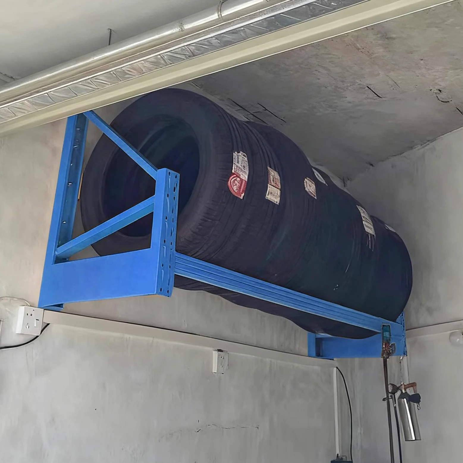 Estante de almacenamiento de neumáticos resistente para montaje en pared, soporte para neumáticos de garaje, estante organizador colgante de metal para sótano y tienda