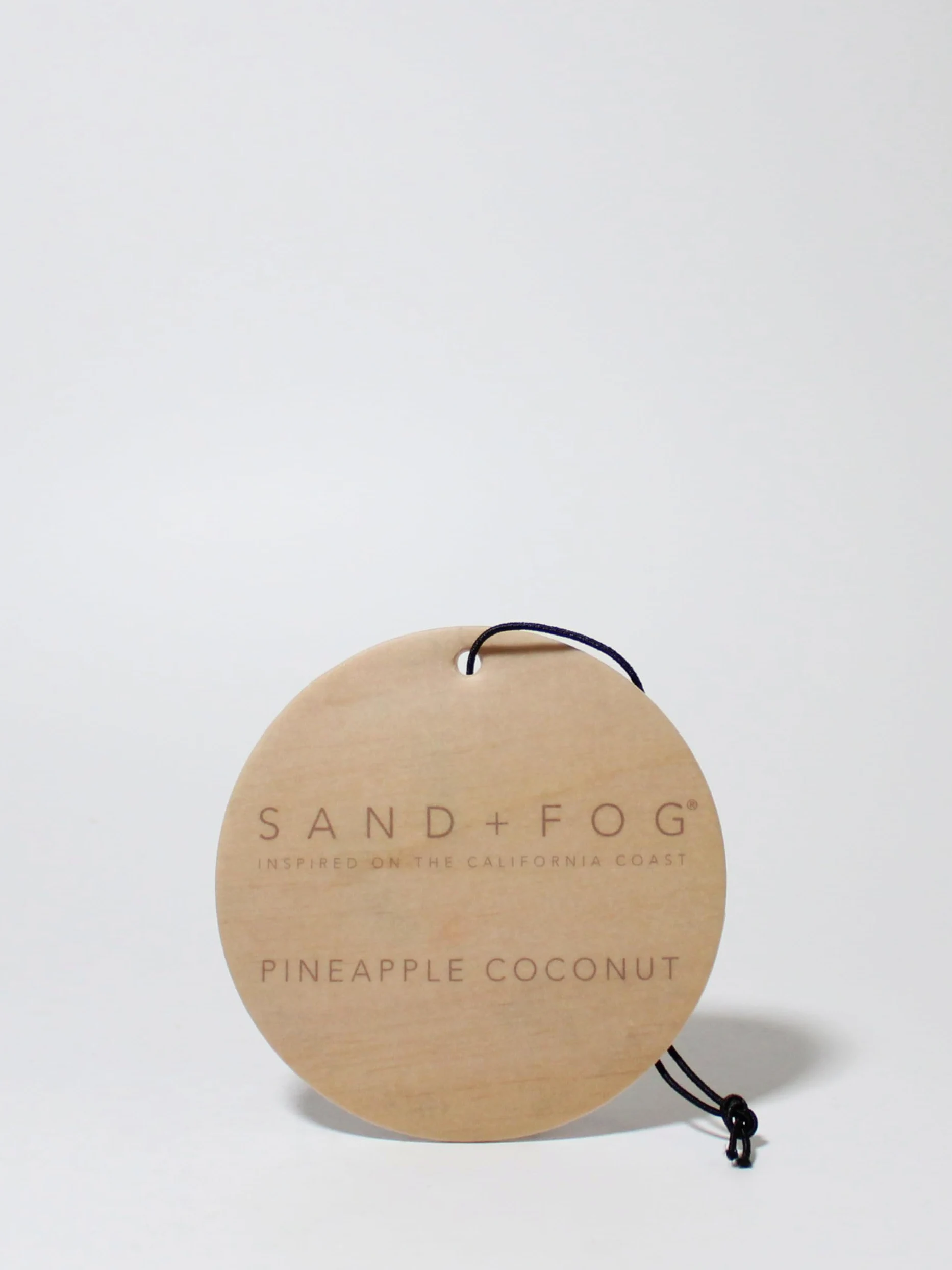 Sand + Fog - Juego de 8 ambientadores para coche - Ocean Mist, Sun-N-Fun, vainilla de Tahití, madera de teca, sal oceánica y marina, piña coco, cítricos tropicales, olas limpias