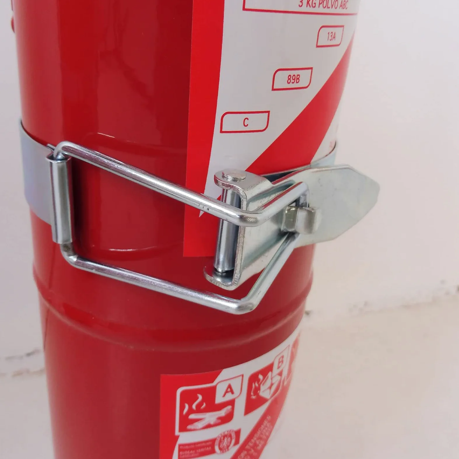 Soporte vehículo extintor (3kg)