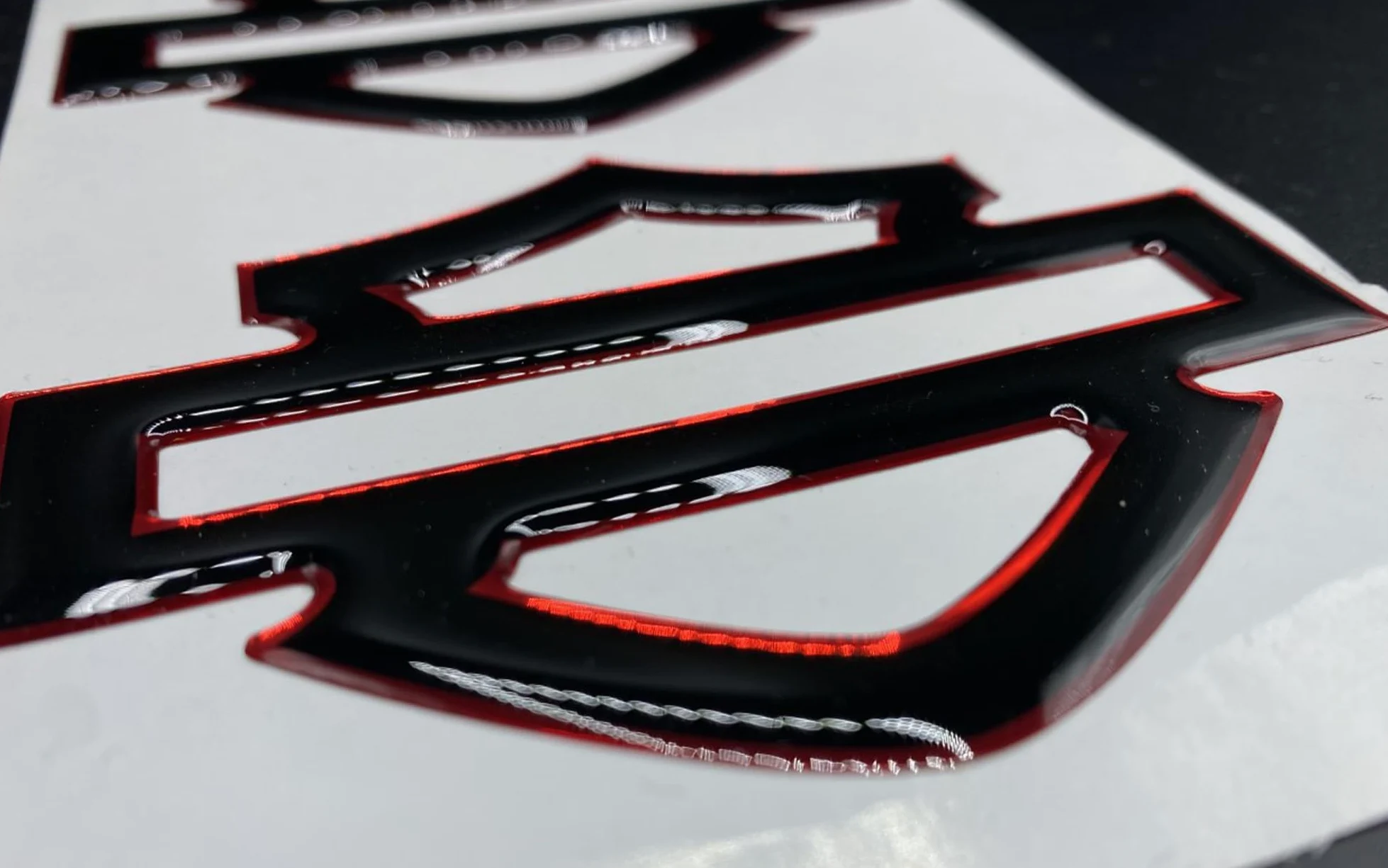 2 pegatinas con logotipo compatibles con modelos Harley, efecto 3D, color negro y rojo
