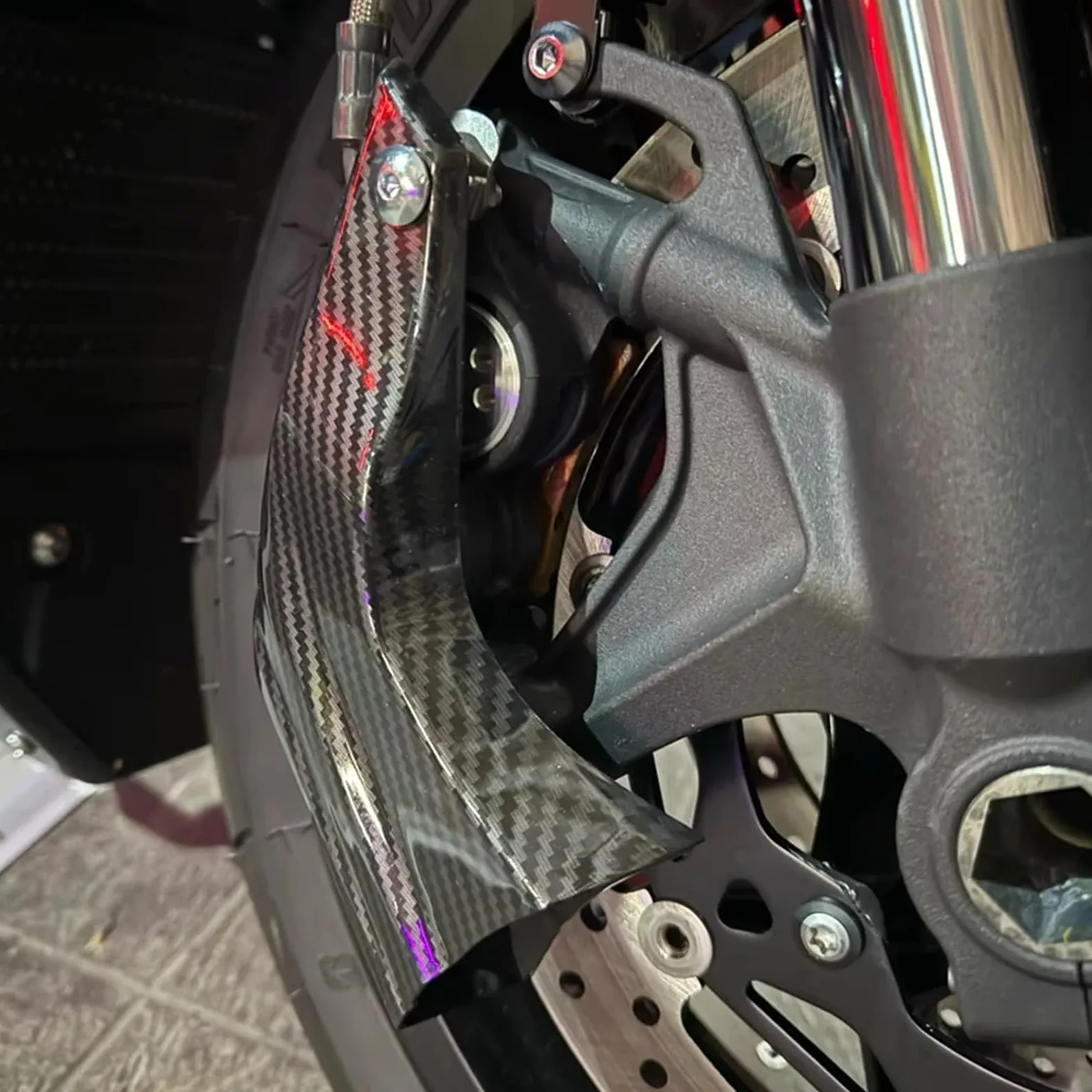 Refrigeración de Pinza de Freno Protector de Rueda Delantera para radiador de Pinza Yamaha YZF-R1 RN65 YZFR1 SP YZFR1M YZF R1M Refrigeración de la Pinza de Freno(Glossy Black)
