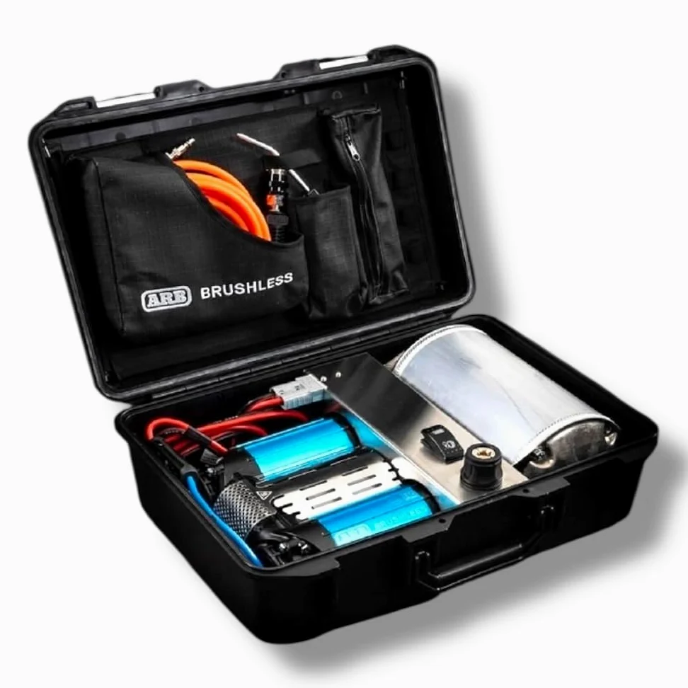ARB CKBLTP12 - Compresor de aire portátil sin escobillas de 12 V, motor doble premium a bordo con salida de 1,5x, ideal para un tiempo de recarga de neumáticos más rápido y aventuras todoterreno de 4