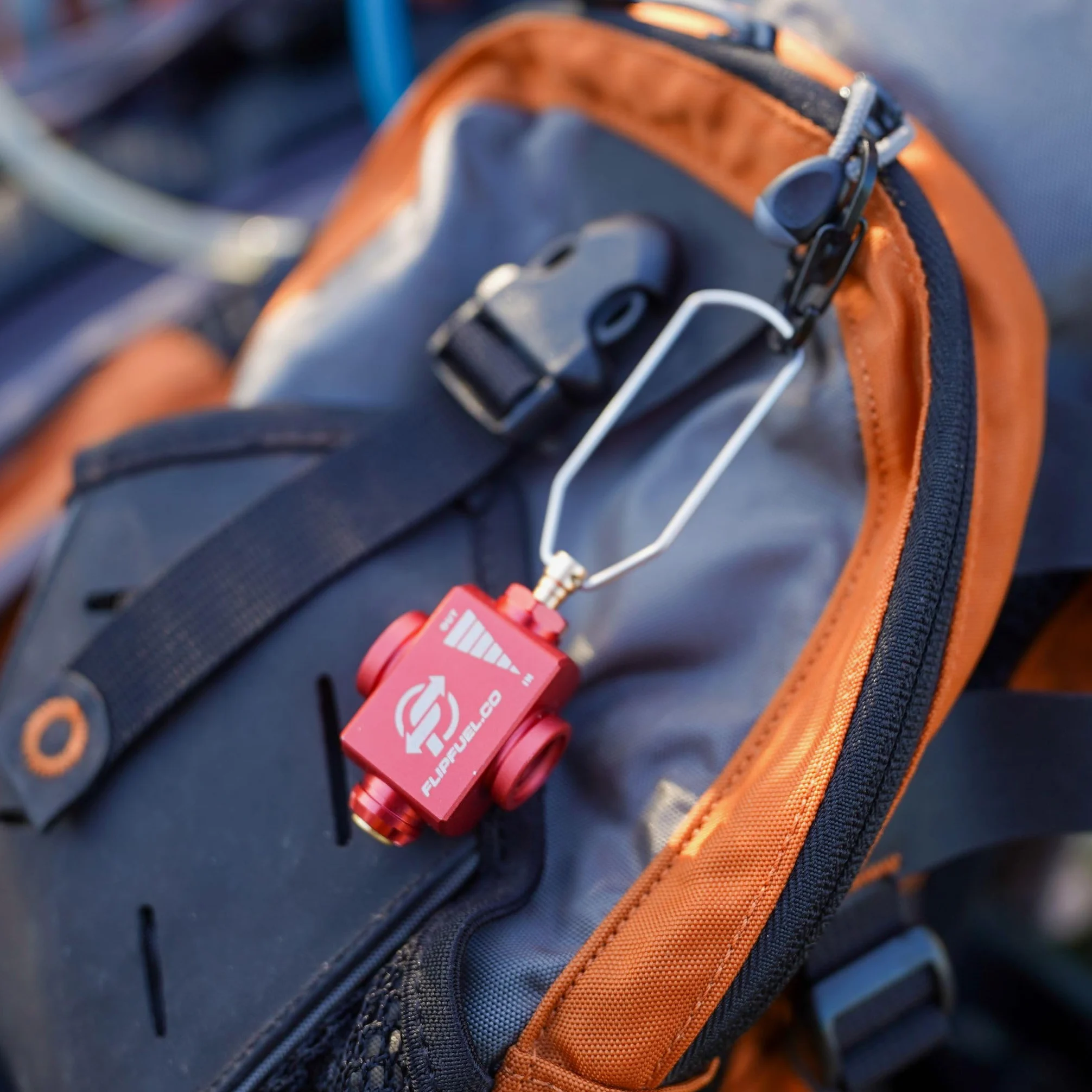 FlipFuel - Dispositivo de transferencia de combustible para senderismo