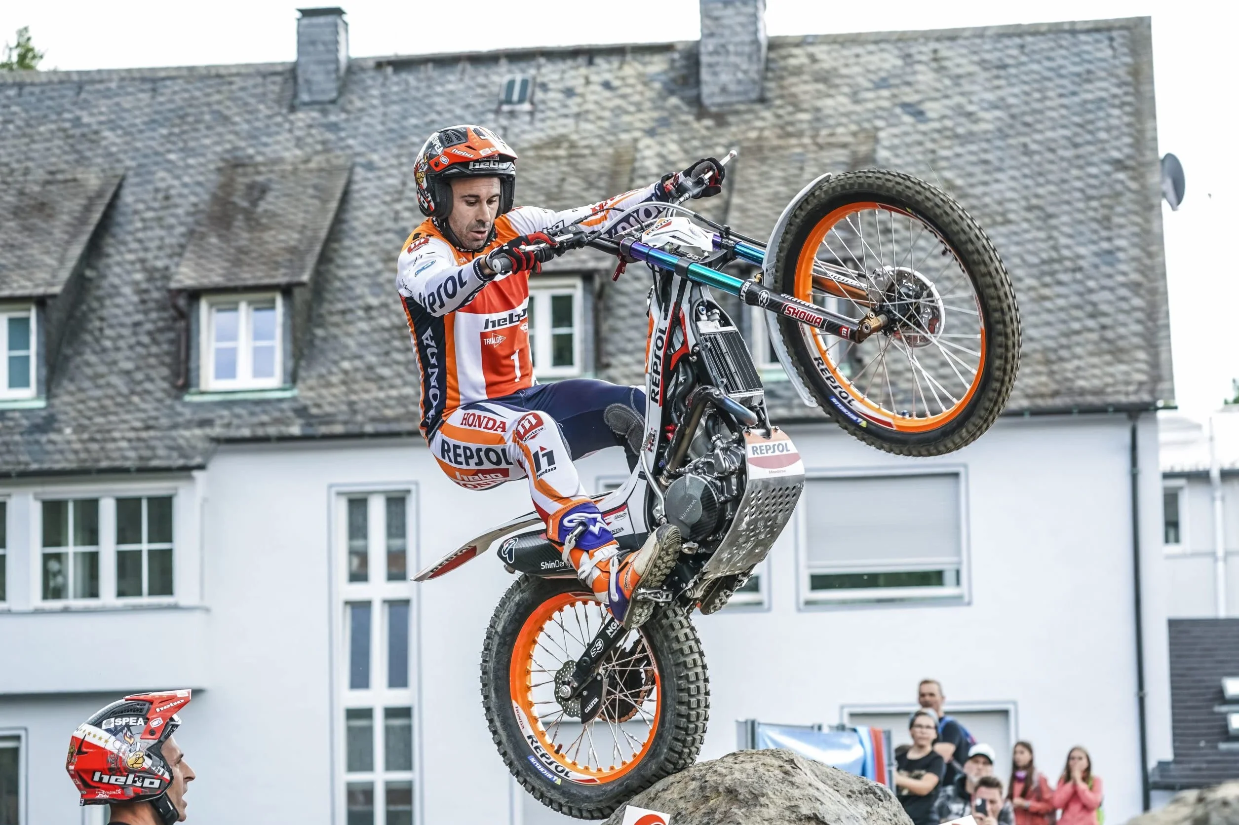 REPSOL lubricante en aerosol para cadena de moto QUALIFIER CHAIN 400ml