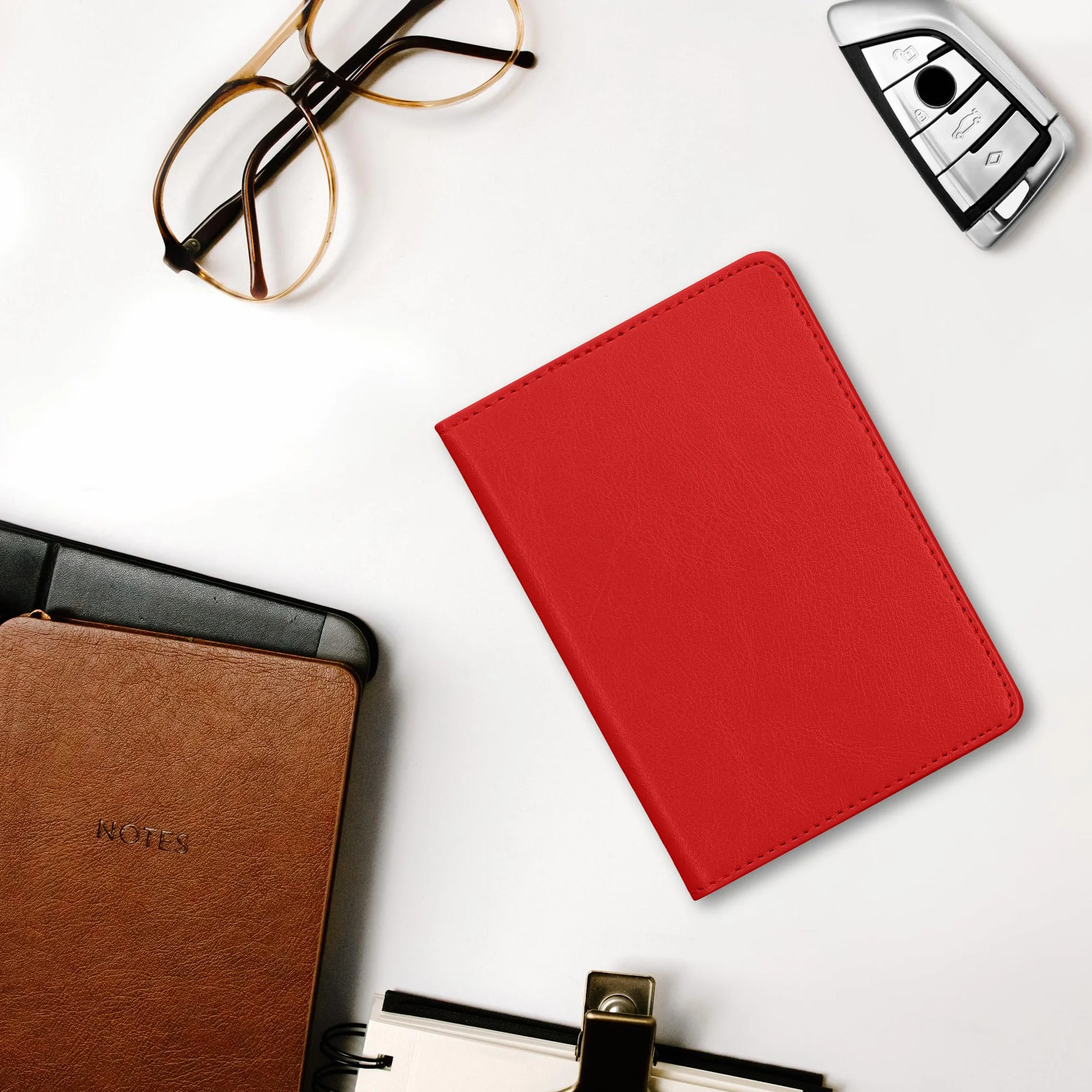 kwmobile Funda para permiso de circulación coche de cuero sintético - Con espacio para tarjetas 9.2 x 13 CM doblado