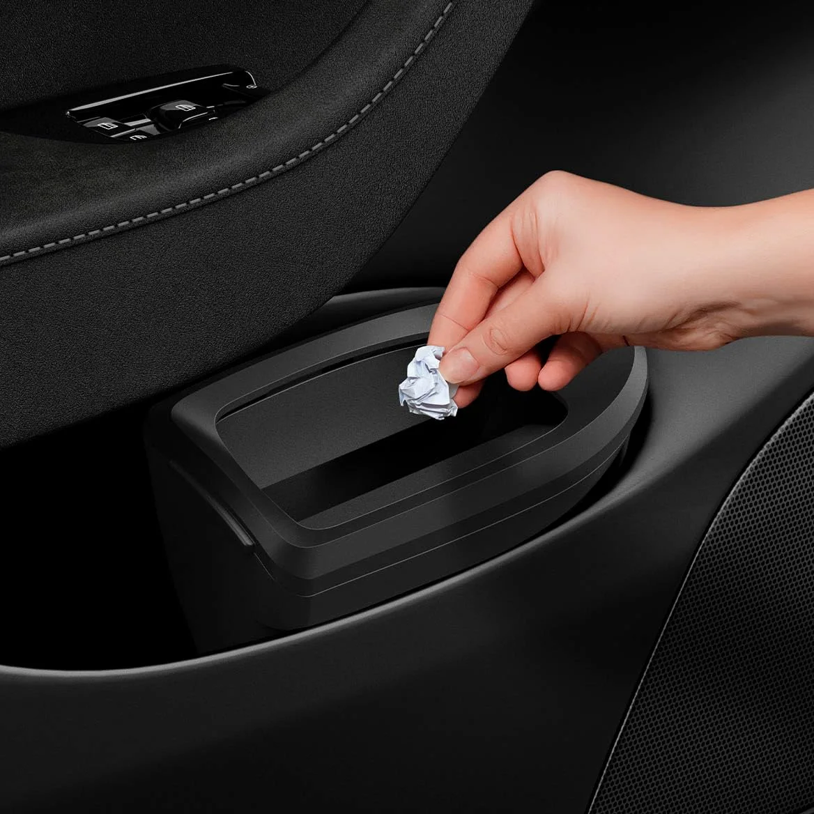 Spigen Papelera para Puerta del Coche Tesla Model Y 2020–2024 (Solo Lado del Conductor) – Diseño Compacto para Interior del Vehículo con 50 Bolsas Desechables Incluidas