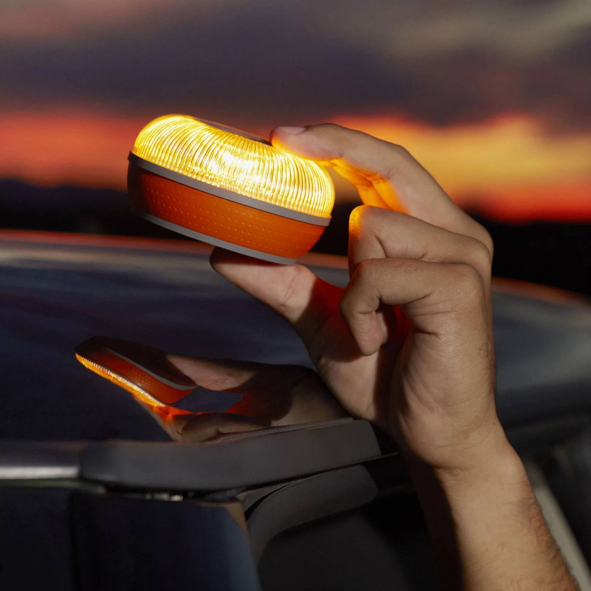 FlashLED SOS Luz de Emergencia para coche homologada, Baliza V16 Conectada Obligatoria DGT 2026, SIM y servicio hasta 2038, Cobertura profunda y Geolocalización