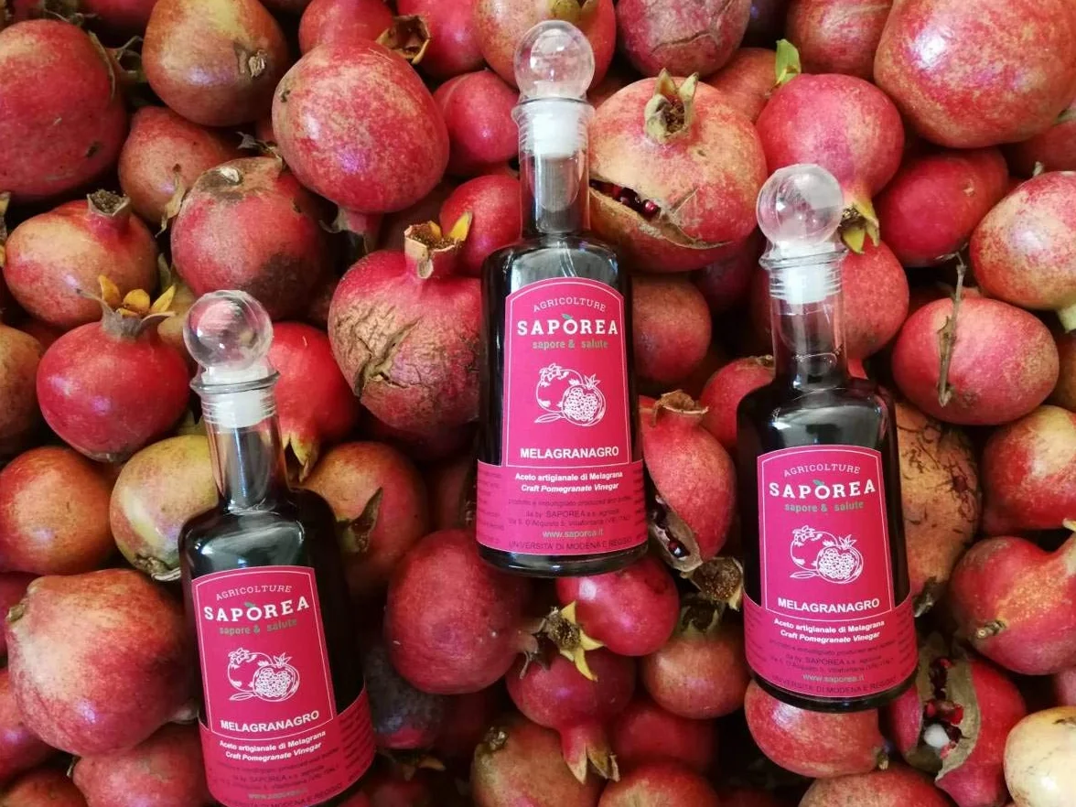 Vinagre de granada agridulce natural con acetificación espontánea lenta