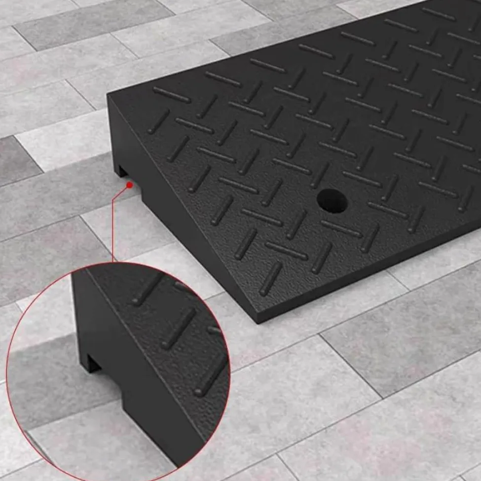 Rampa de Goma para bordillos, rampa para umbrales de 100 × 25 cm para entradas de Garaje, aceras, Coches, Bicicletas, Motos, patinetes y sillas de Ruedas, Capacidad de Carga de 11 000 Libras