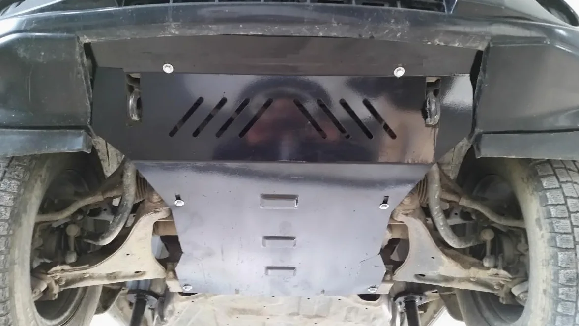 Protección metálica bajo motor compatible con Mitsubishi Pajero 4 (V80, V90) - (2007-2021)