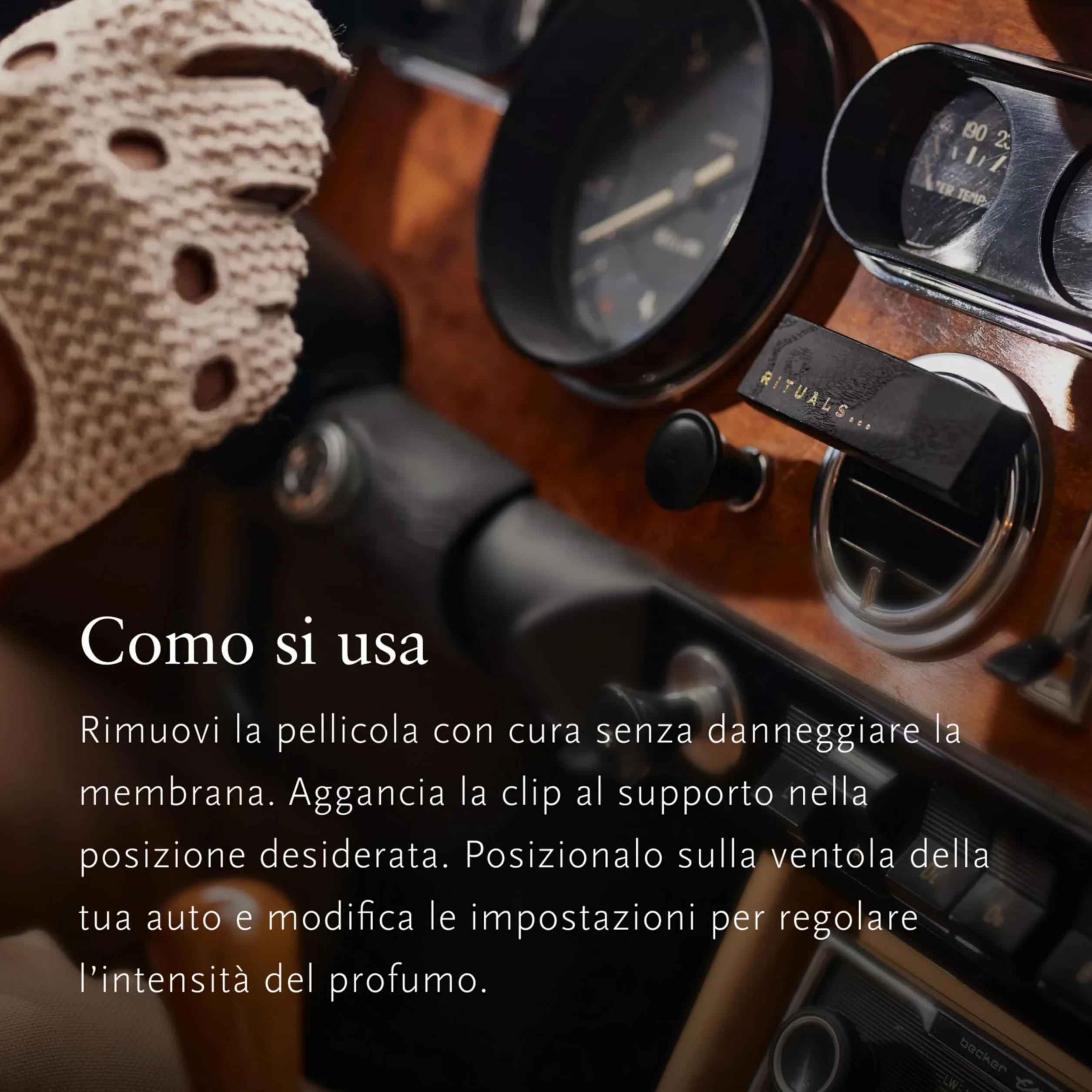 RITUALS The Ritual of Homme Ambientador de Coche Set – 1 Soporte de Madera Reutilizable + 2 Recargas – Ámbar Árabe y Almizcle – 2 x 3 g
