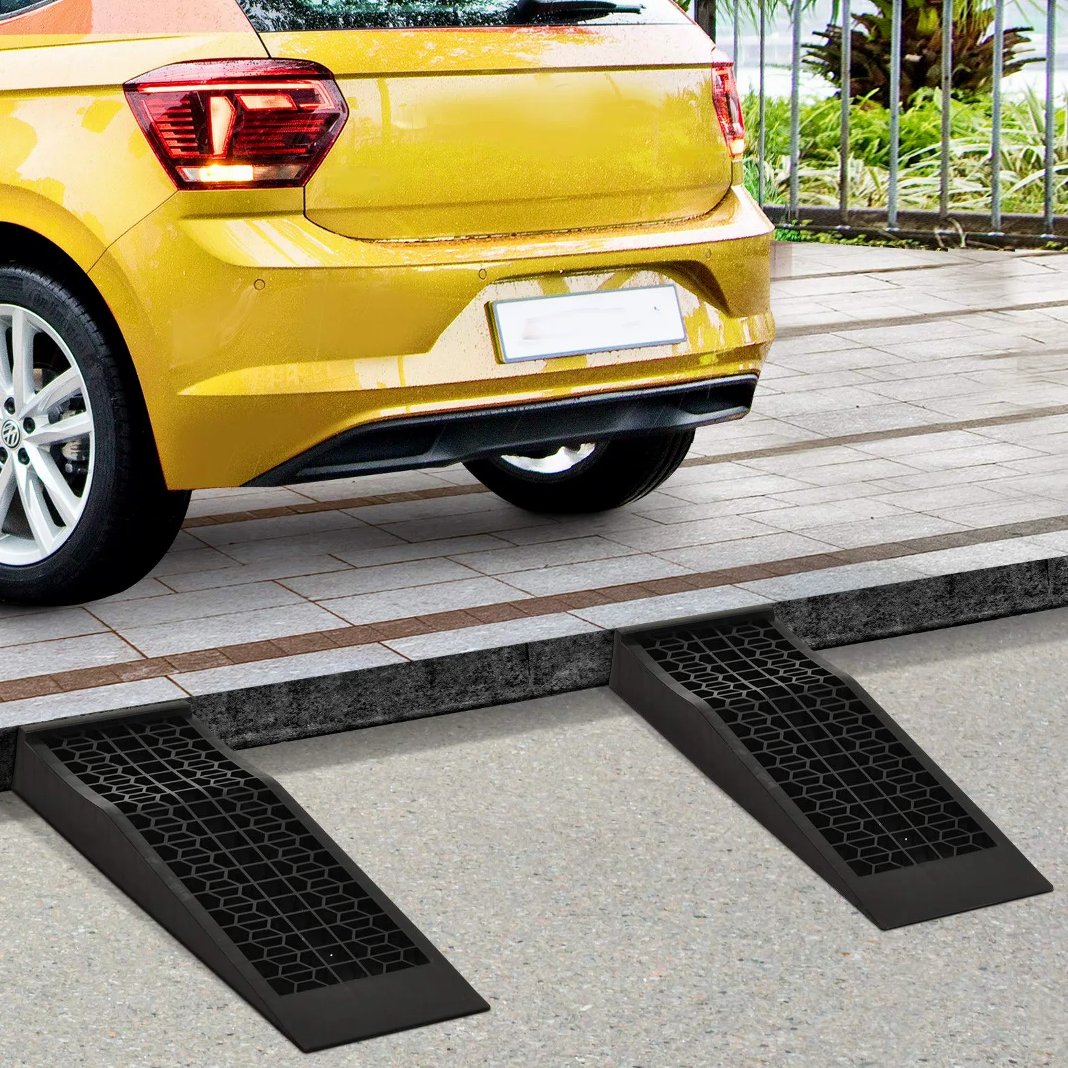 HOMCOM Juego de 2 Rampas para Coche de Plástico, Rampas Portátiles Carga hasta 3 Toneladas para Coches SUV Furgonetas Pequeñas, Antideslizante, Estable, 70x19,5 cm, Negro