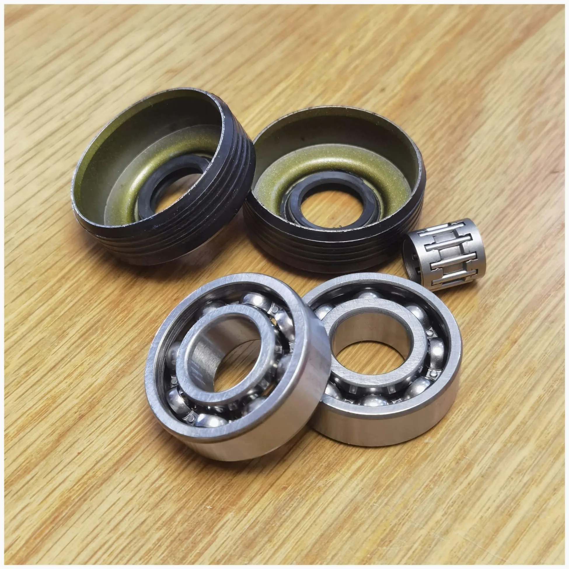 Kit de cojinetes de cigüeñal y retenes de Aceite Compatible con 340, 345, 346XP, 350, 353 y 2141.(Full Set)