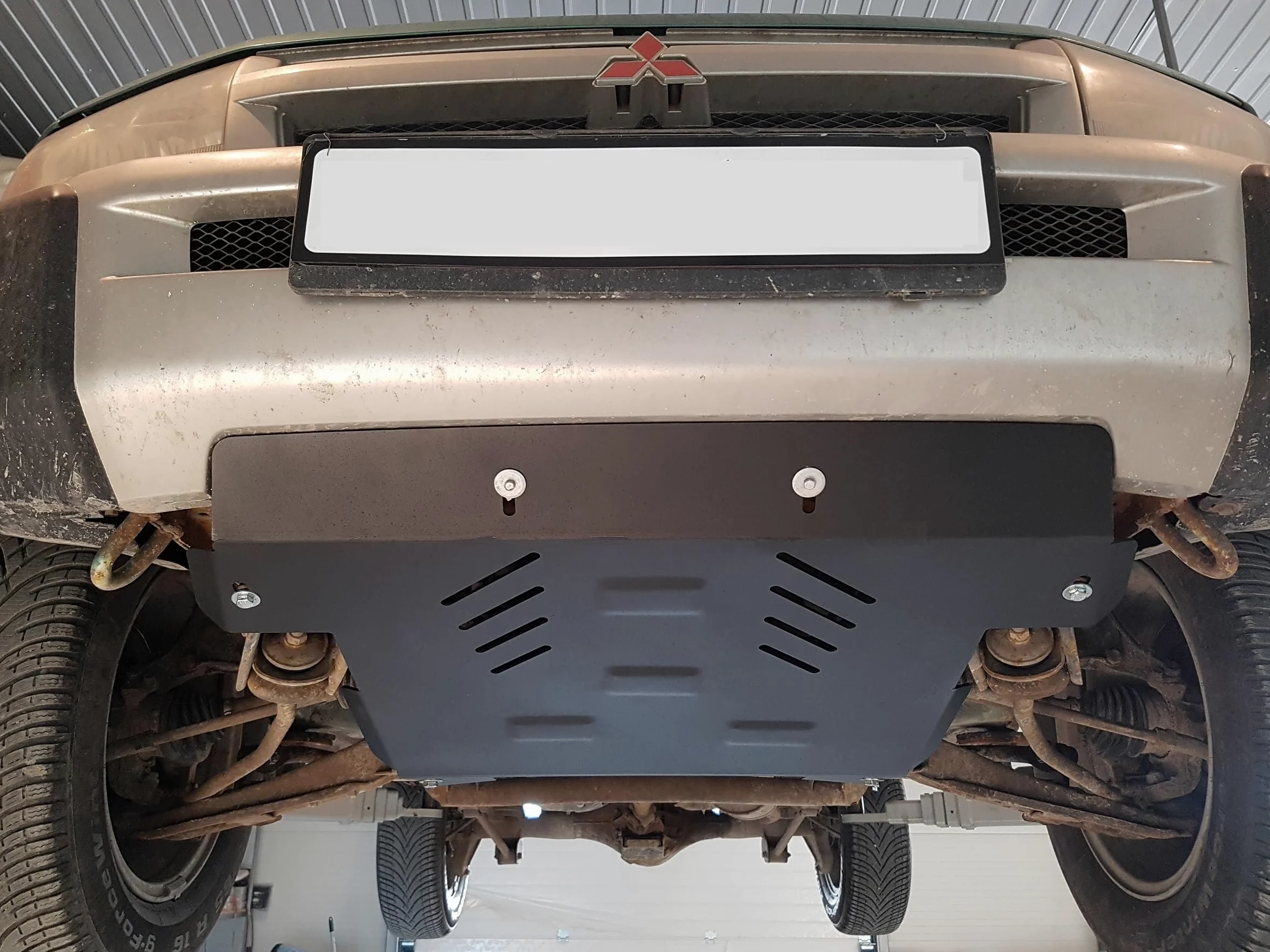 Protección metálica bajo motor compatible con Mitsubishi Pajero Pinin - (1997-2007)