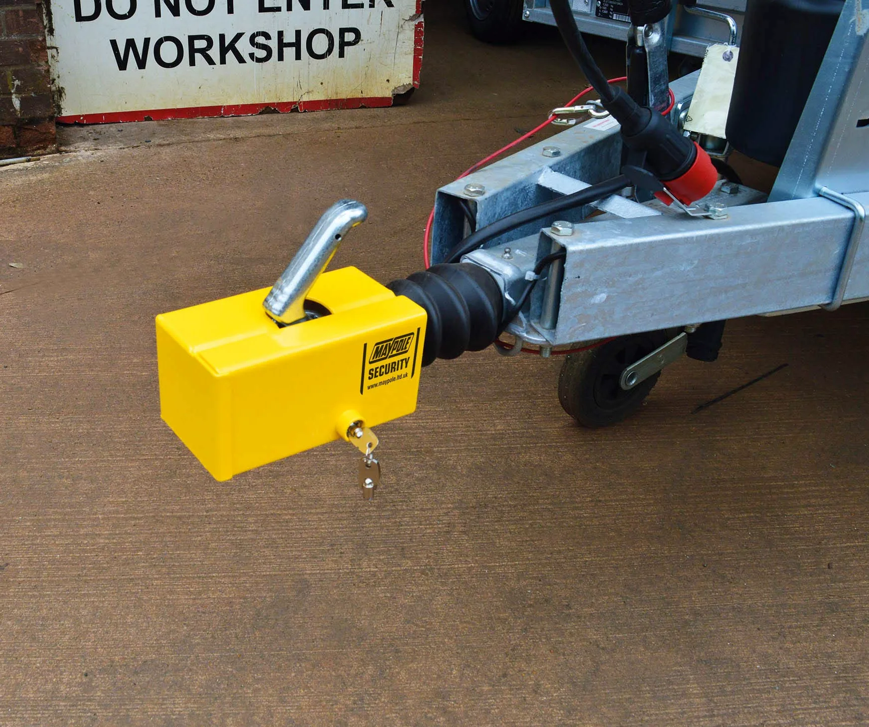 MAYPOLE MP5411 - Caja fuerte (apto para la mayoría de enganches de acero prensado)