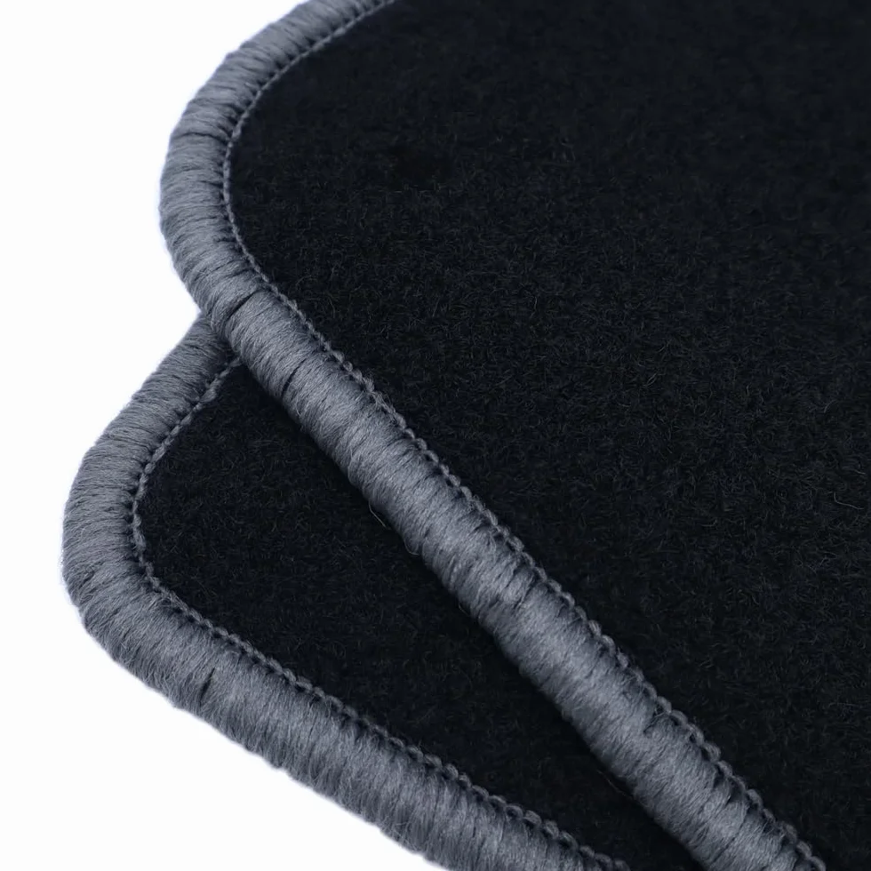 Alfombra A Medida Maserati Levante 5Pz Ribete Gris Oscuro