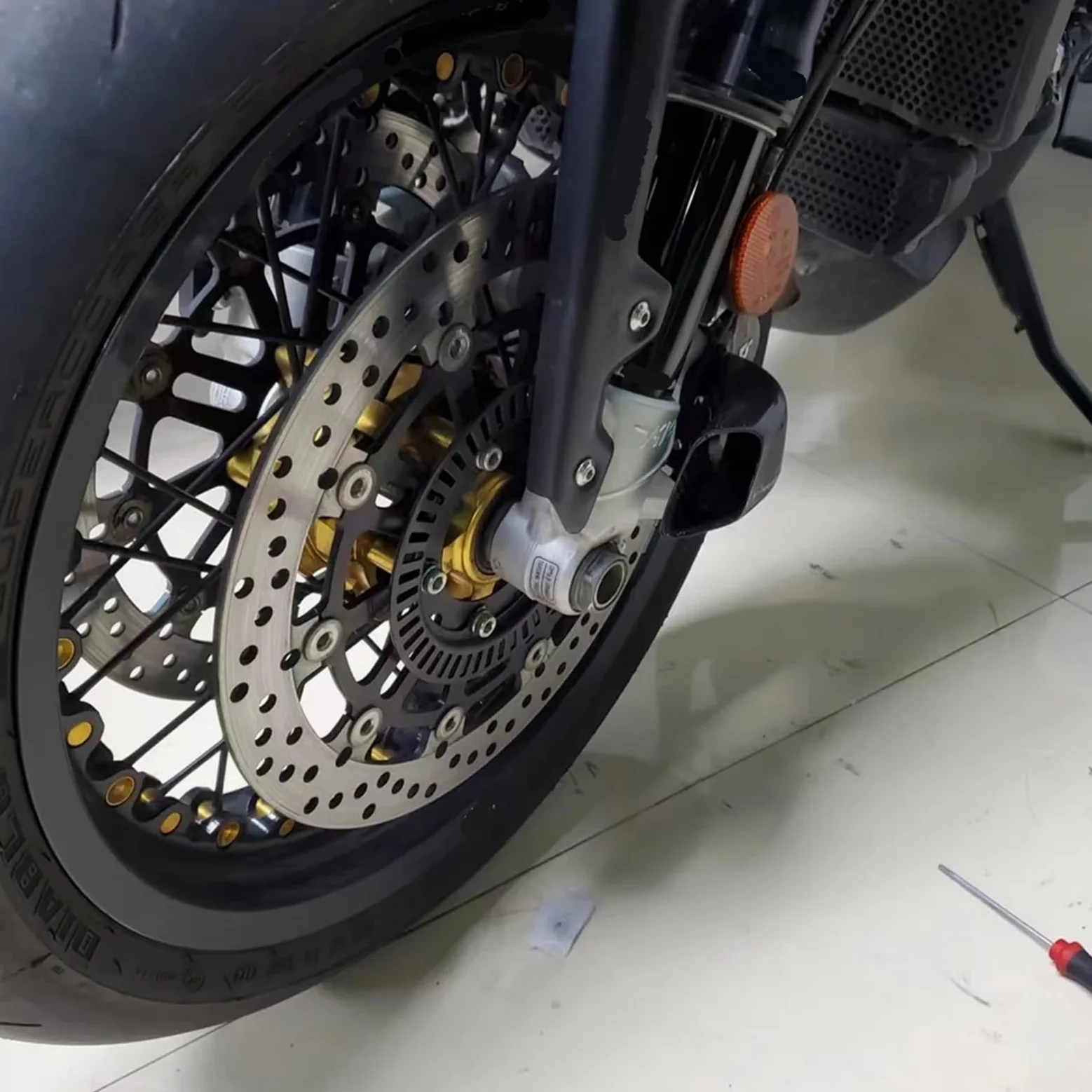 Refrigeración de Pinza de Freno Compatible con Ducati Panigale Streetfighter MTS V4 V4S V4SP SP SP2, Pinza de 100 mm, Cubierta del radiador, conducto de Aire, refrigeración de Frenos.(Light)