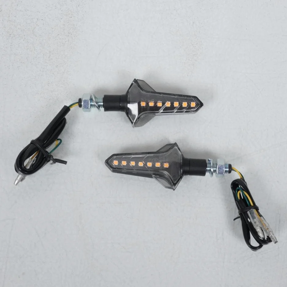 Chaft - Par de intermitentes secuenciales LED 12 V WAPON negro para moto Suzuki IN1104