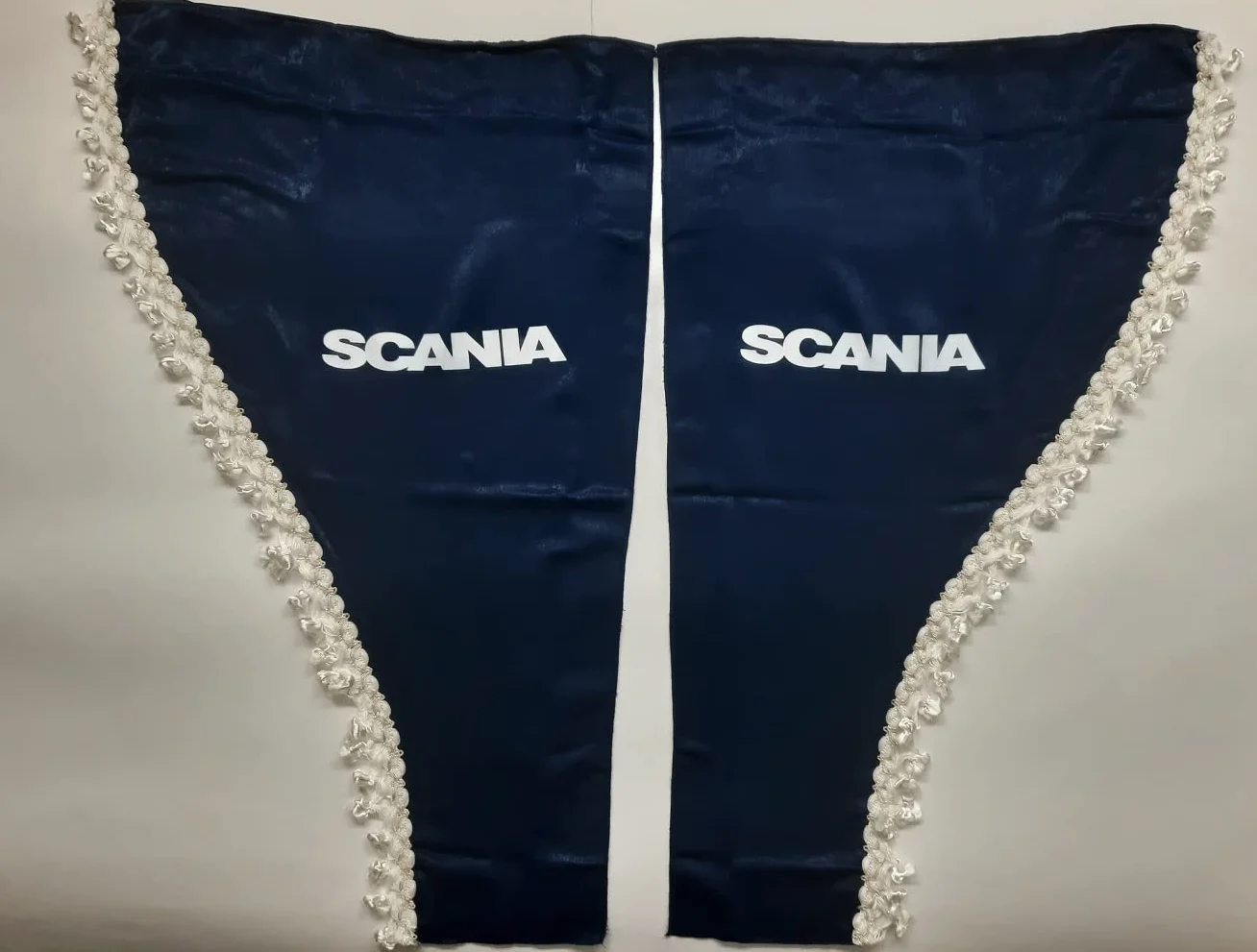 Set de 3 cortinas decorativas de peluche con pompones blancos para camiones Scania R S P L (azul)