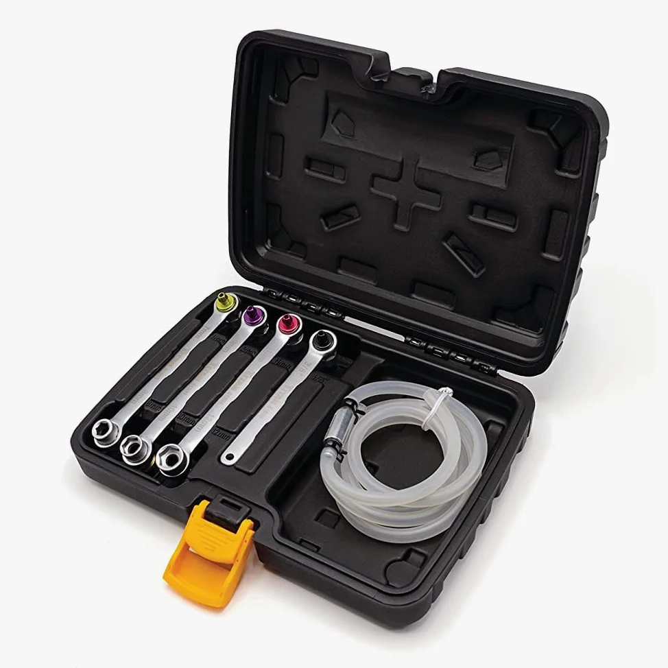 Titan Tools 51995 - Kit de purga de frenos, color plateado