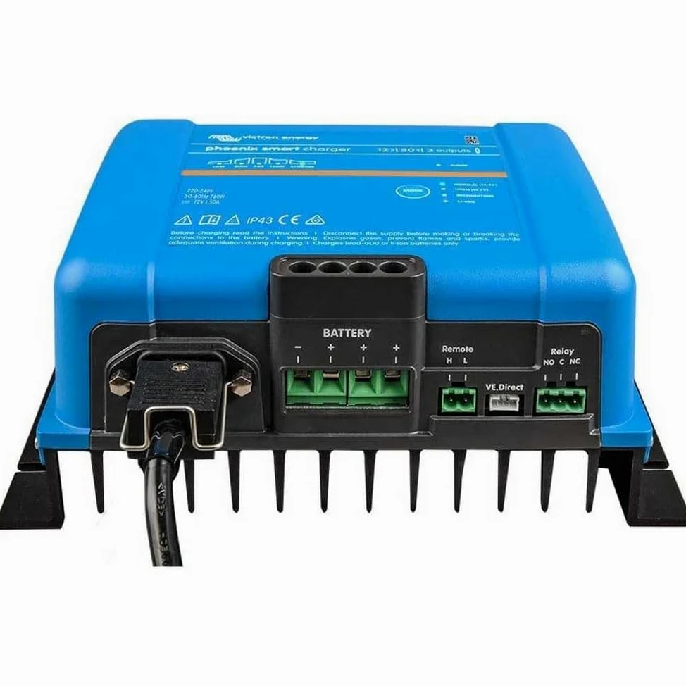 Victron Energy Smart IP43 12-Voltios 50 amperios 120-240V, 3 Cargador de Batería de Salida, Bluetooth
