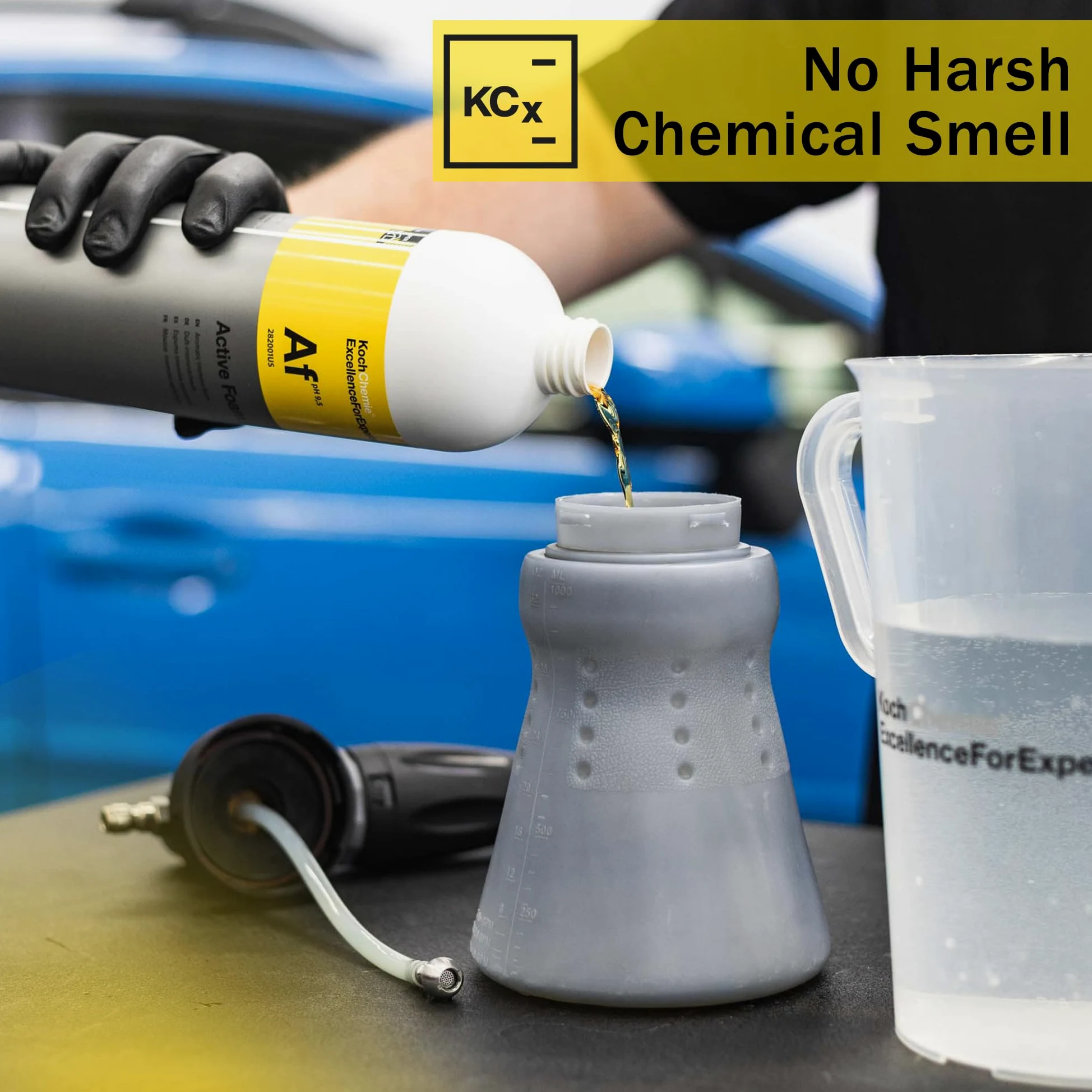 KOCHCHEMIE Koch-Chemie Active Foam - Libre de fosfatos y NTA, Protector de Pintura, formulación de Espuma única, Aroma de sándalo de Larga duración (1 litro)