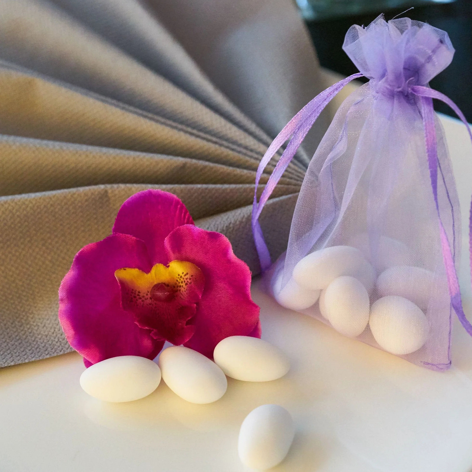 EinsSein 1kg Corazones de Chocolate grageas boda bautizo medio blanco-azul claro brillo