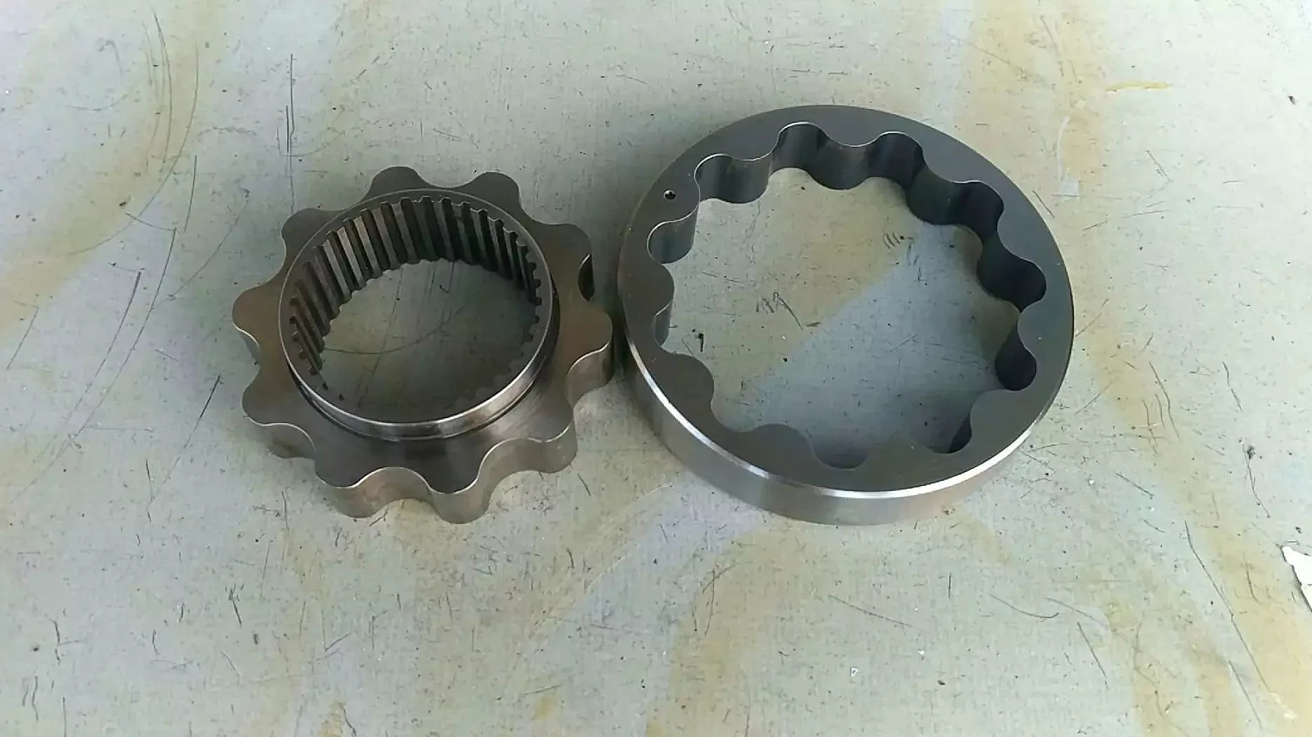 KUBOTA Parts D1105 Kit de reconstrucción de anillo de pistón kit completo de juntas de rodamientos de motor guía de válvula + bomba de agua + bomba de aceite