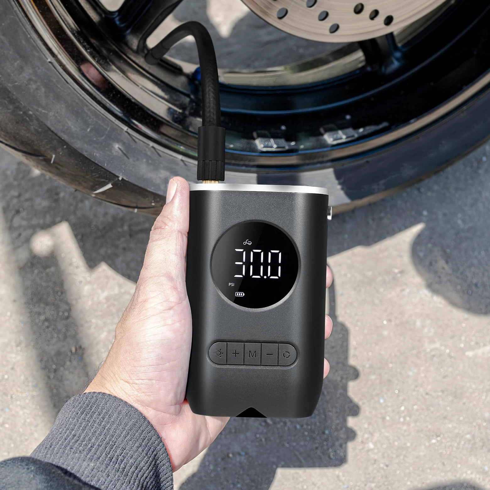 Inflador de Neumáticos Portátil para Coche Inalámbrico Digital Negro | 4000mah, 7.4v y 70w, Pantalla LED de Alta Precisión, Boquillas Incluidas y Cable de Alimentación