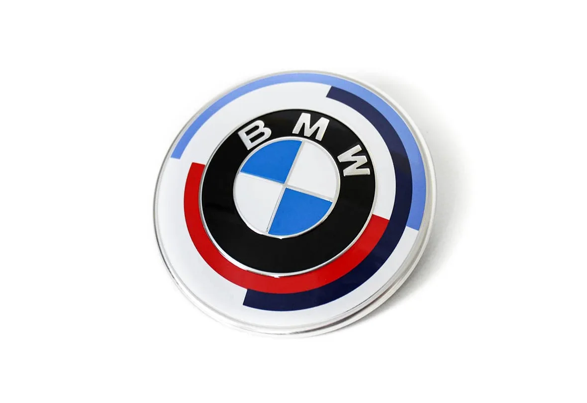 BMW 51148087188 - Insignia Original 50 Años M, Diámetro 82 mm, para F40 F44
