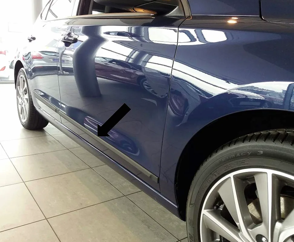 Spangenberg Listones de protección laterales de color negro para Hyundai i30 Fastback a partir de año de construcción 06.2017- F54 (3700054)