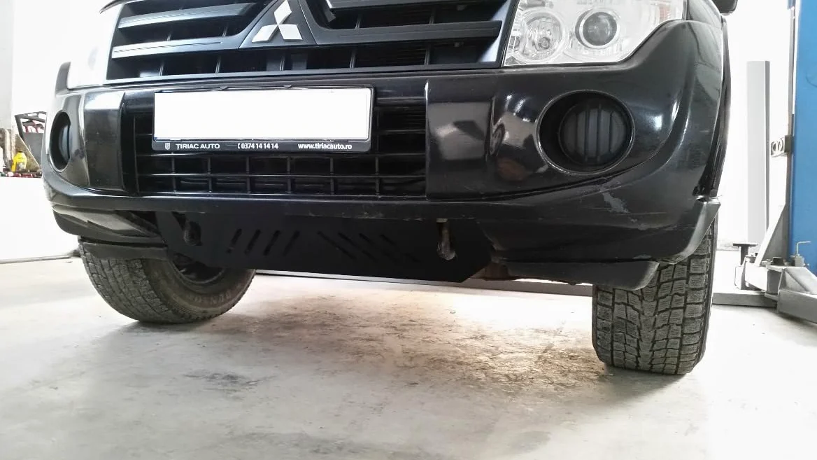 Protección metálica bajo motor compatible con Mitsubishi Pajero 4 (V80, V90) - (2007-2021)