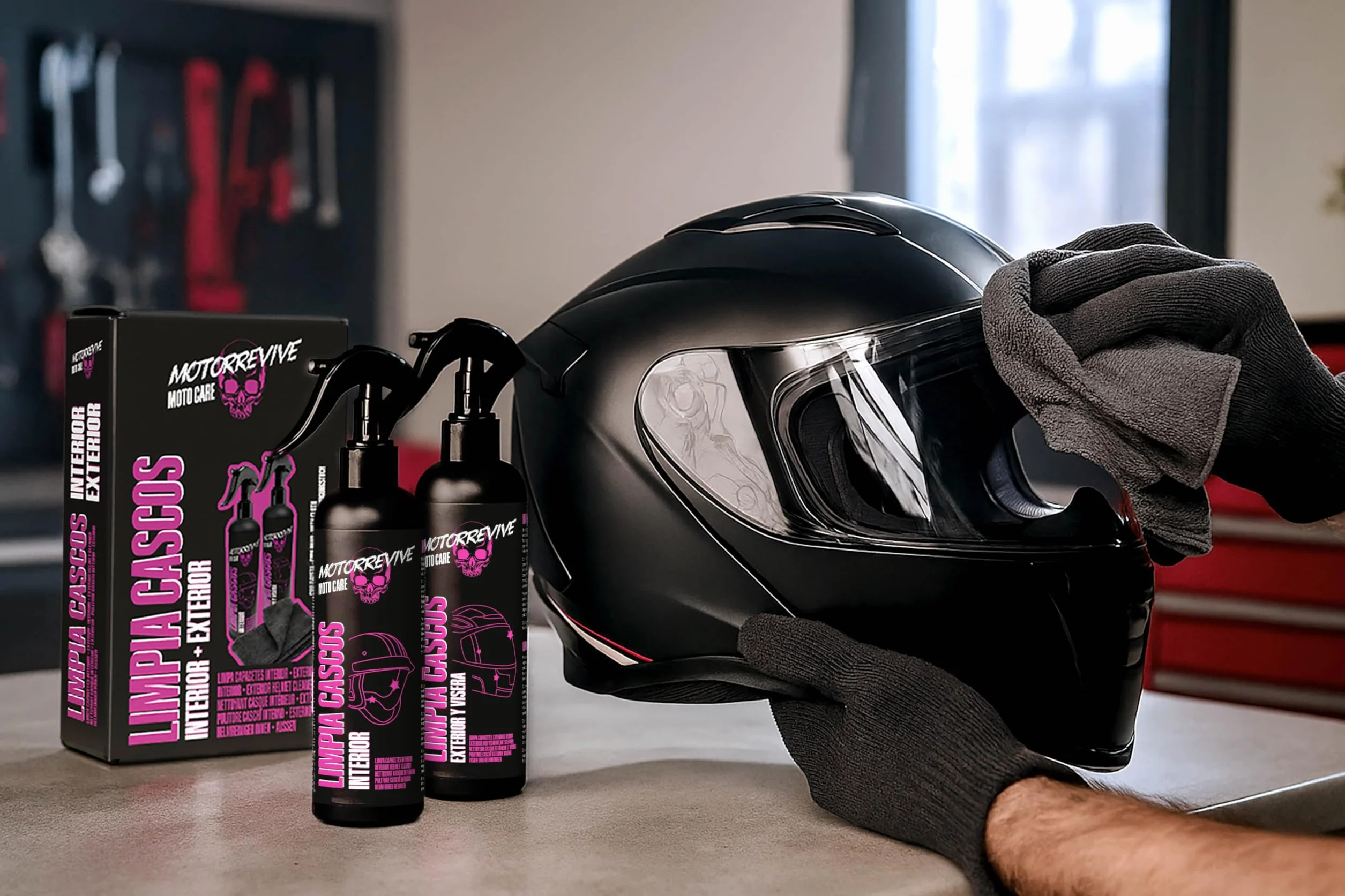 Pack Limpieza de Cascos de Moto 200 + 200 ml. Spray limpiador Interior + Exterior y Visera + Bayeta de Microfibra. Higiene Completa y Cuidado Profesional para Casco de Motocicleta