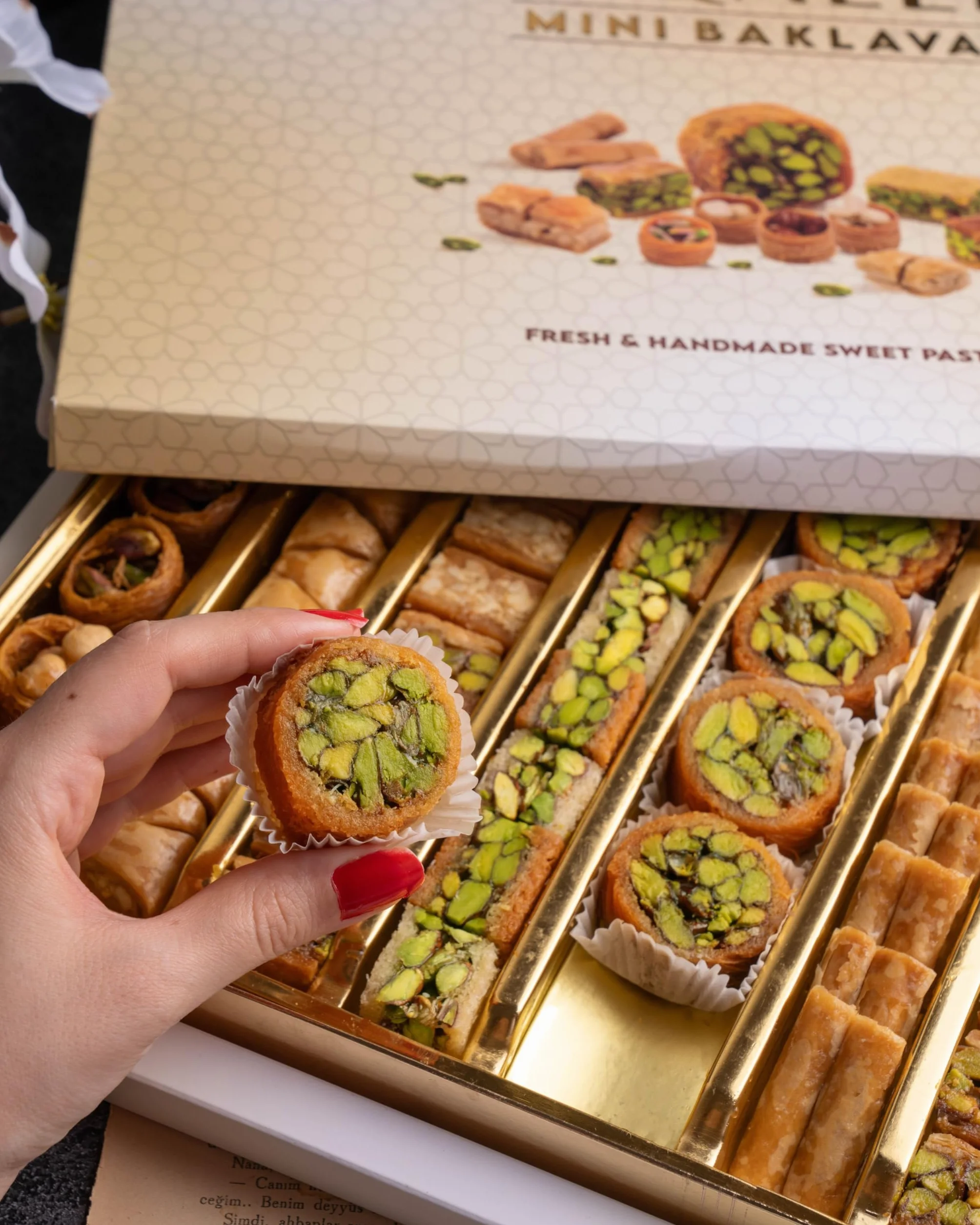 Piqalli Mini Baklava 700g Mix - Baklawa Caja de regalo con pistachos, anacardos, almendras