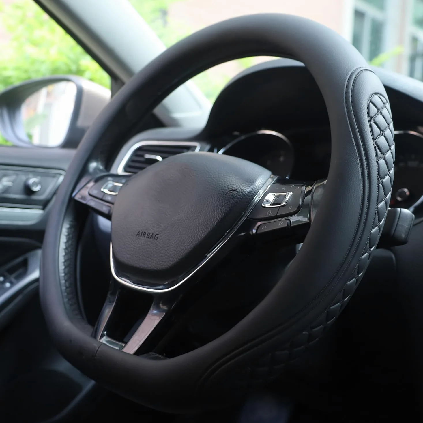 Funda para volante para mujeres y hombres, compatible con Nissan Altima Rogue Pathfinder, Sentra Maxima Versa Kicks Sport, en forma de D, parte inferior plana, accesorios de volante de coche,