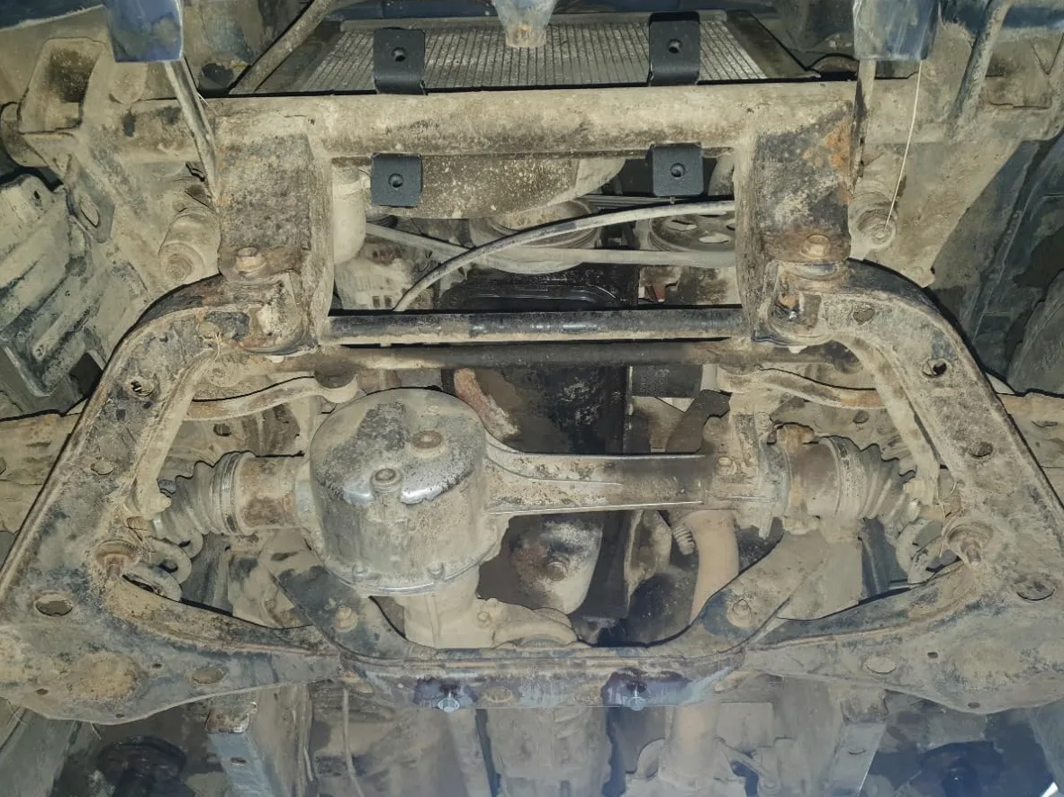 Protección metálica bajo motor compatible con Suzuki Vitara - (1988-1999)