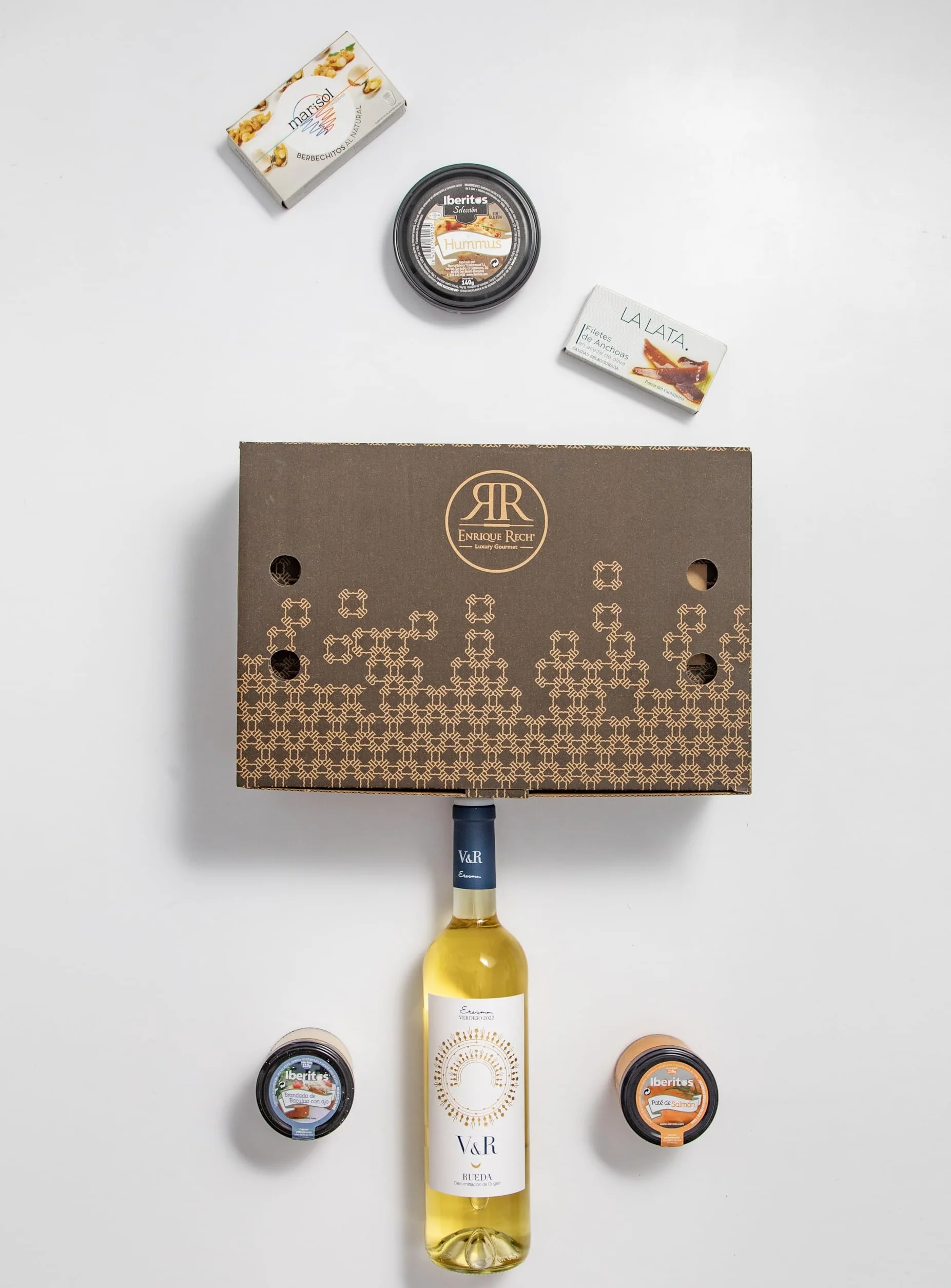 Cesta Regalo Gourmet Vino Blanco Verdejo Paté Brandada Bacalao Salmón Hummus Garbanzo Berberechitos Marisol Anchoas Picos Artesanos
