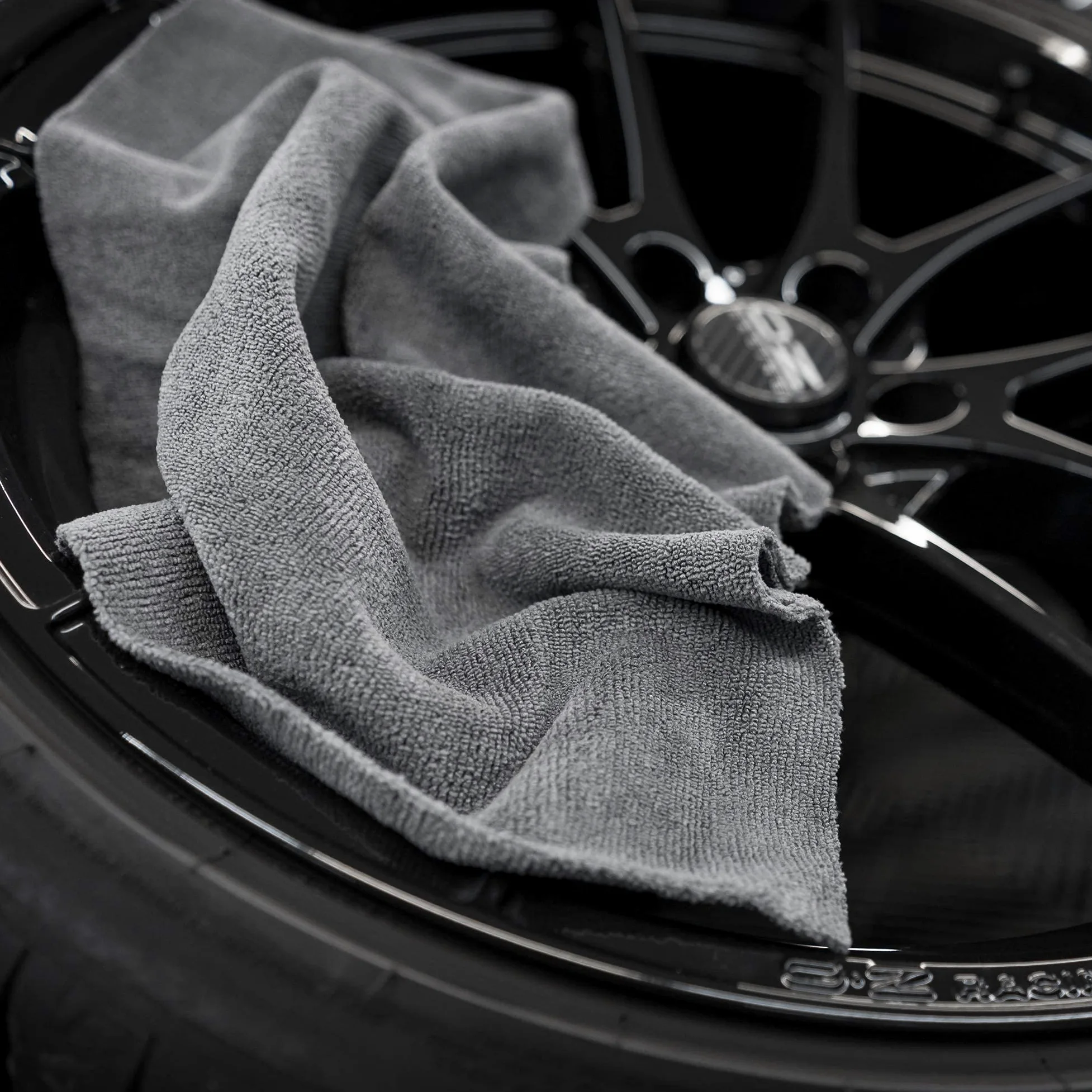 detailmate Juego de limpieza de llantas: 2 x Tuga Chemie Alu Teufel Limpiador de llantas 5L + Nuke Guys Shiny Wheels + Edgeless Microfibra Gamuza 380GSM