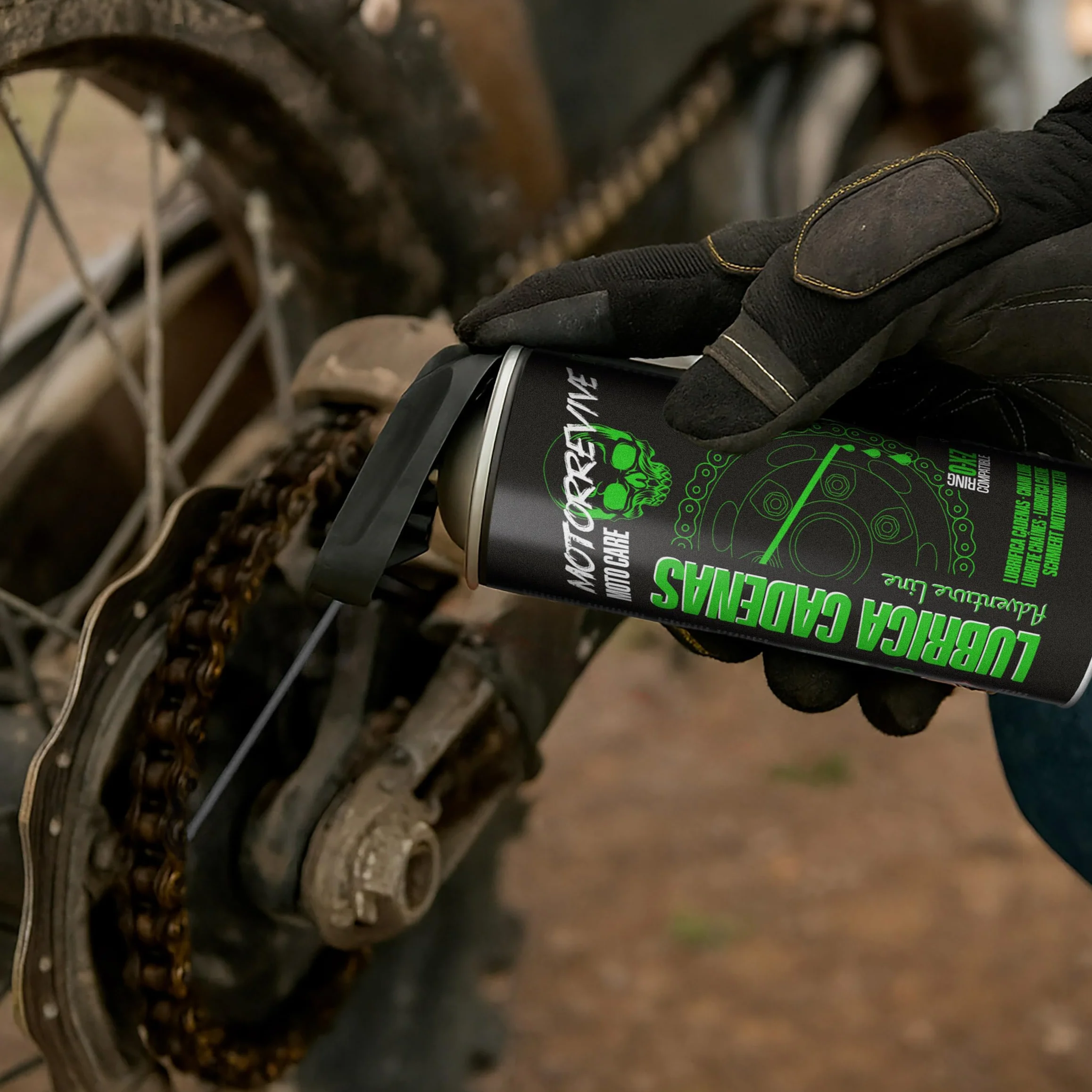 Pack Adventure Line con Limpiador, Lubricante y Cepillo para Cadenas de Moto Off-Road 380 + 380 ml | Mantenimiento Completo para Motocross, Enduro y Rutas Todo Terreno
