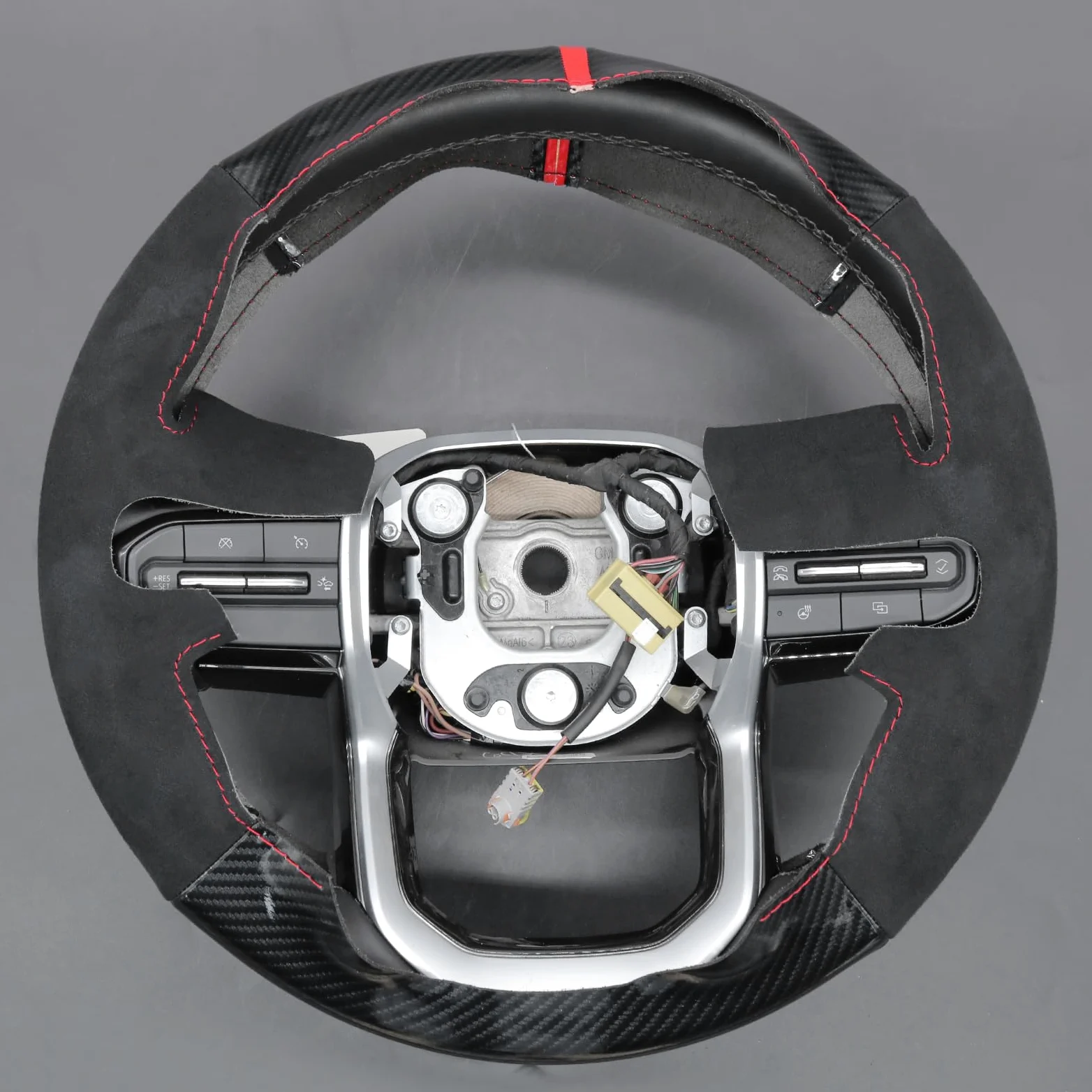 MEWANT Funda para volante de cuero cosido a mano para Chevy Colorado 2023-2024