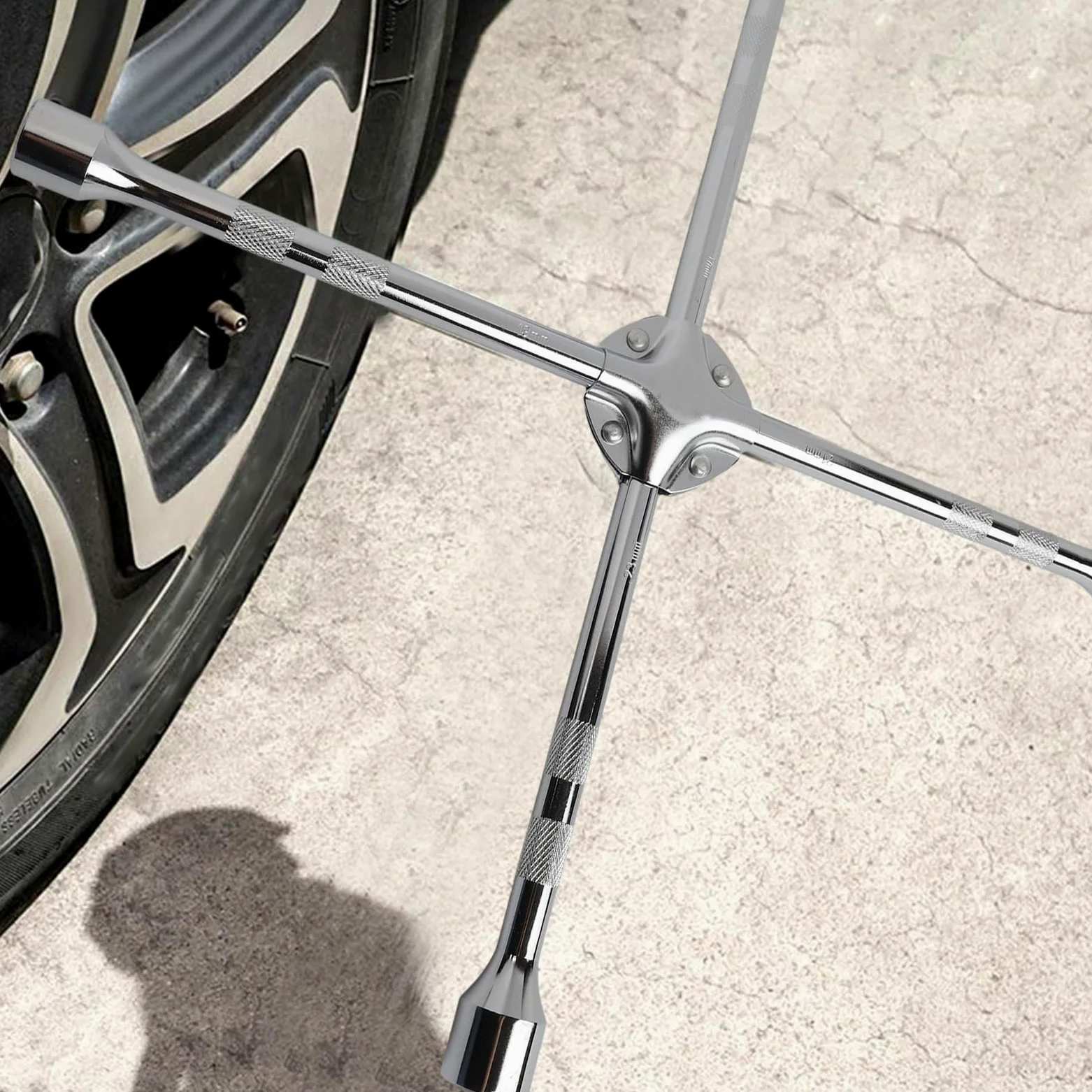 Llave cruzada multienchufe para tuercas de rueda de coche diseñada para una aplicación de par consistente y fiabilidad (20 pulgadas)