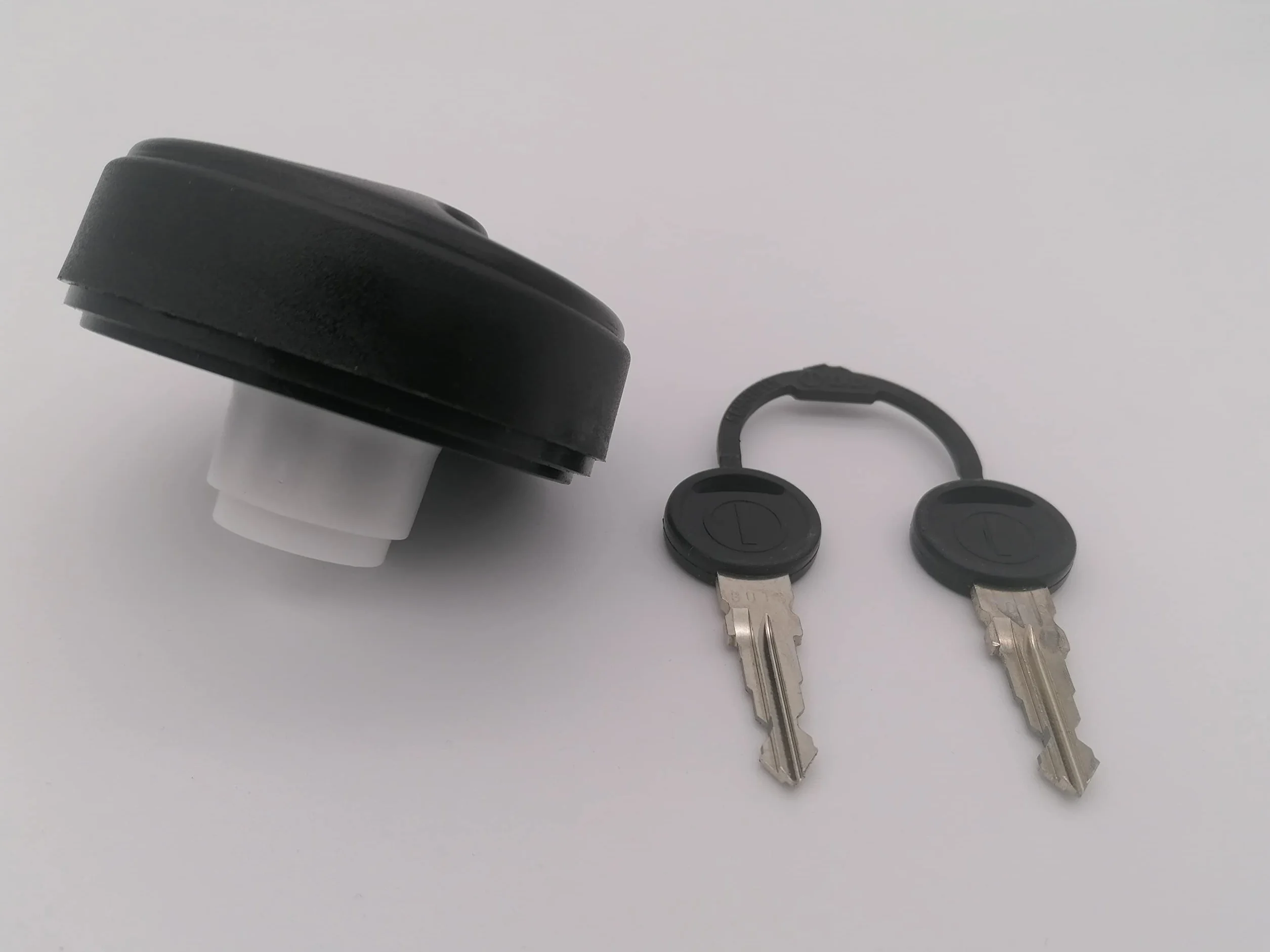 CR-MOESANCO® Tapa Negra de Depósito de Agua para Caravana con 3 Asideros Hundidos, Entrada de Agua con Llaves, Cierre de Polipropileno, Camping, Remolque, Autocaravana, a Prueba de Fugas