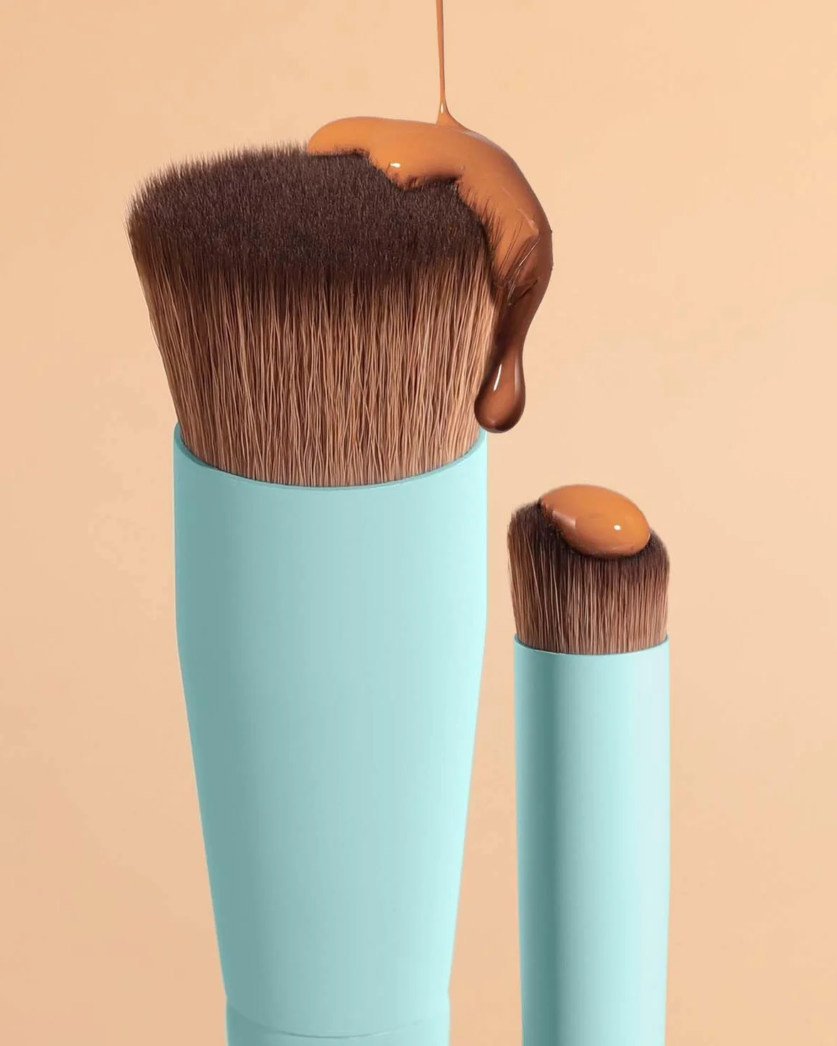 EIGSHOW Brocha de Maquillaje Doble Punta Base y Corrector, Vegana Libre de Crueldad D110 Cian
