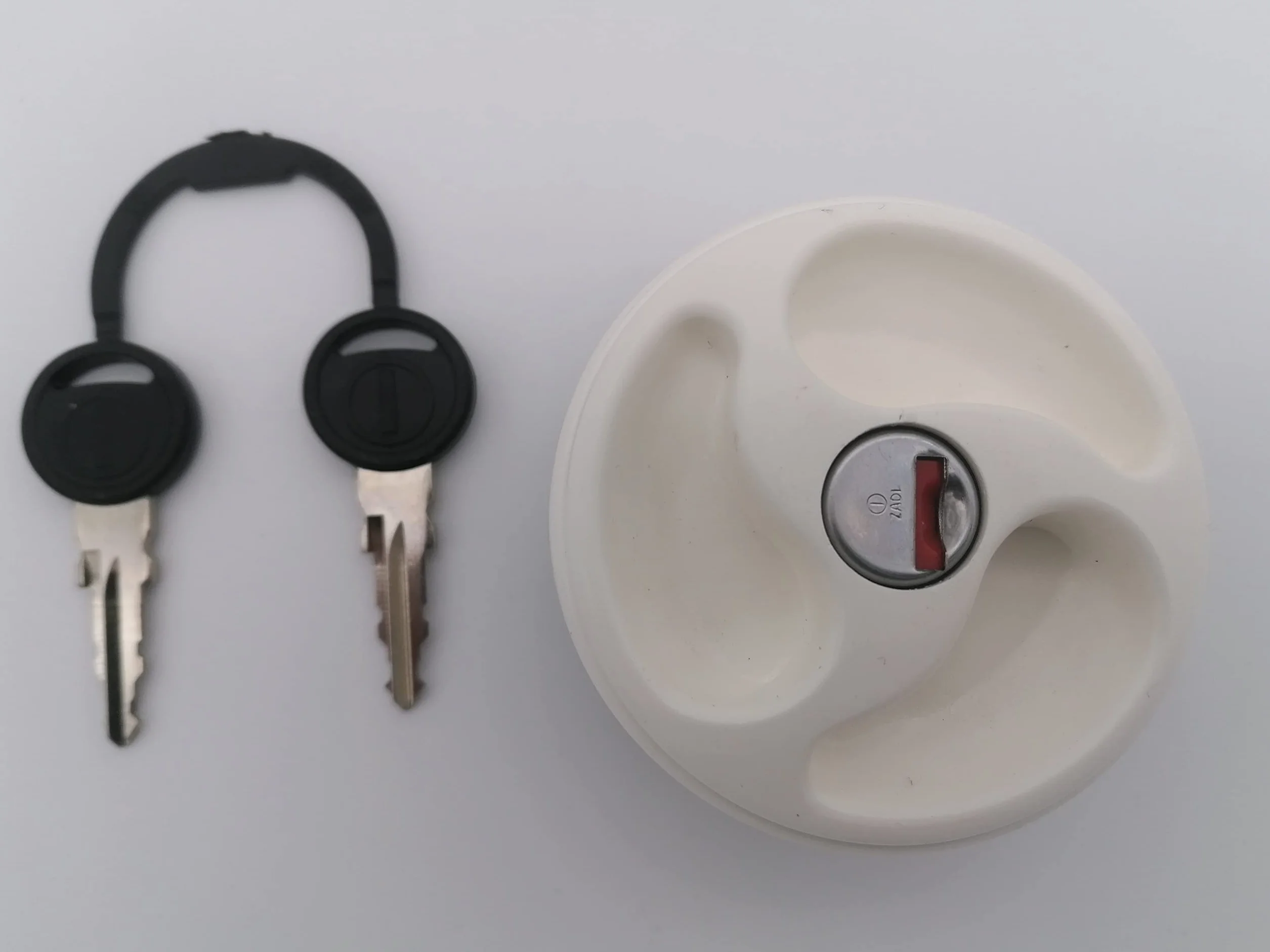 CR-MOESANCO® Tapa Blanca de Depósito de Agua para Caravana, con 3 Asideros Hundidos,Entrada de Agua con LLaves, Cierre de Polipropileno, Camping, Remolque, Autocaravana, a Prueba de Fugas.