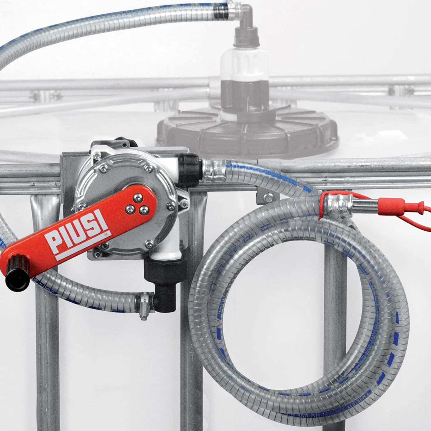 PIUSI Bomba de Mano para Transferencia de AdBlue/Urea/DEF, Agua y Anticongelante con Soporte para Tanque IBC, Capacidad 38 litros por 100 giros | Bomba de Mano Piusi IBC F00332B0A | Producto técnico para repostar y trasvase de solución AdBlue