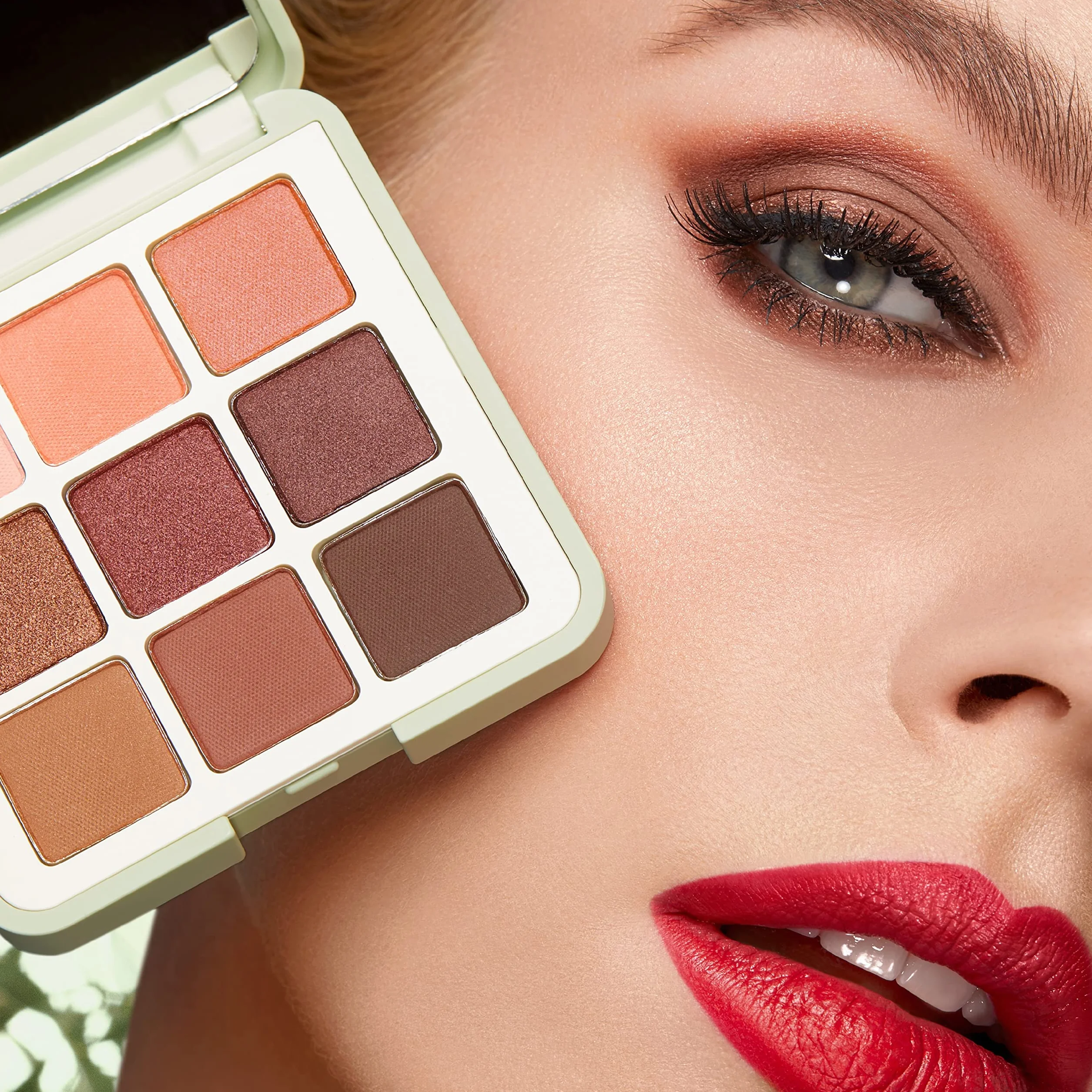 KIKO Milano Green Me Eyeshadow Palette 102, Paleta de Sombras 9 Tonos Mate, Perlado y Metálico
